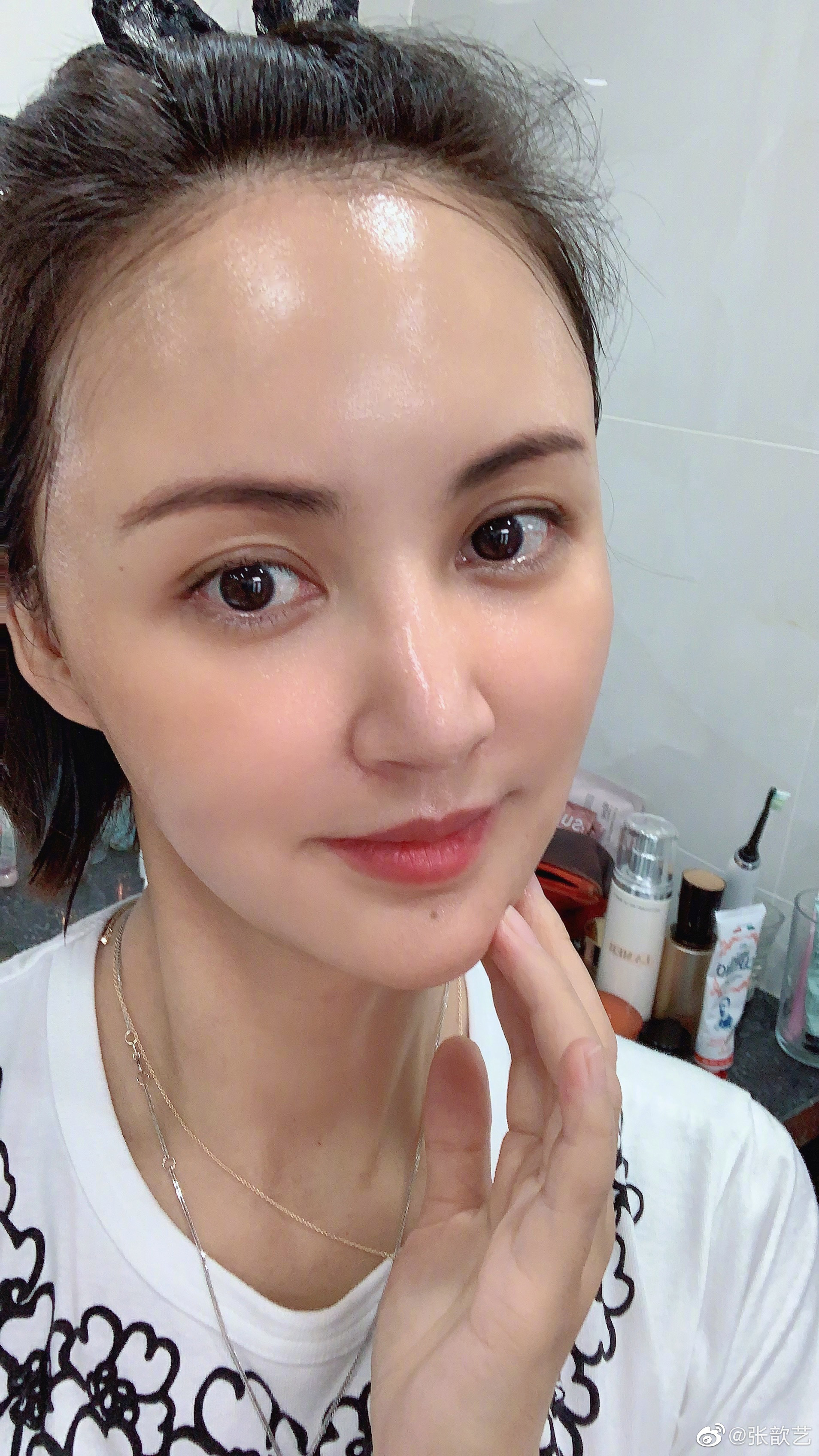 大陸女星張歆藝曾透露夫妻相處之道,要「經常考慮對方的感受」。(翻攝自張歆藝微博)