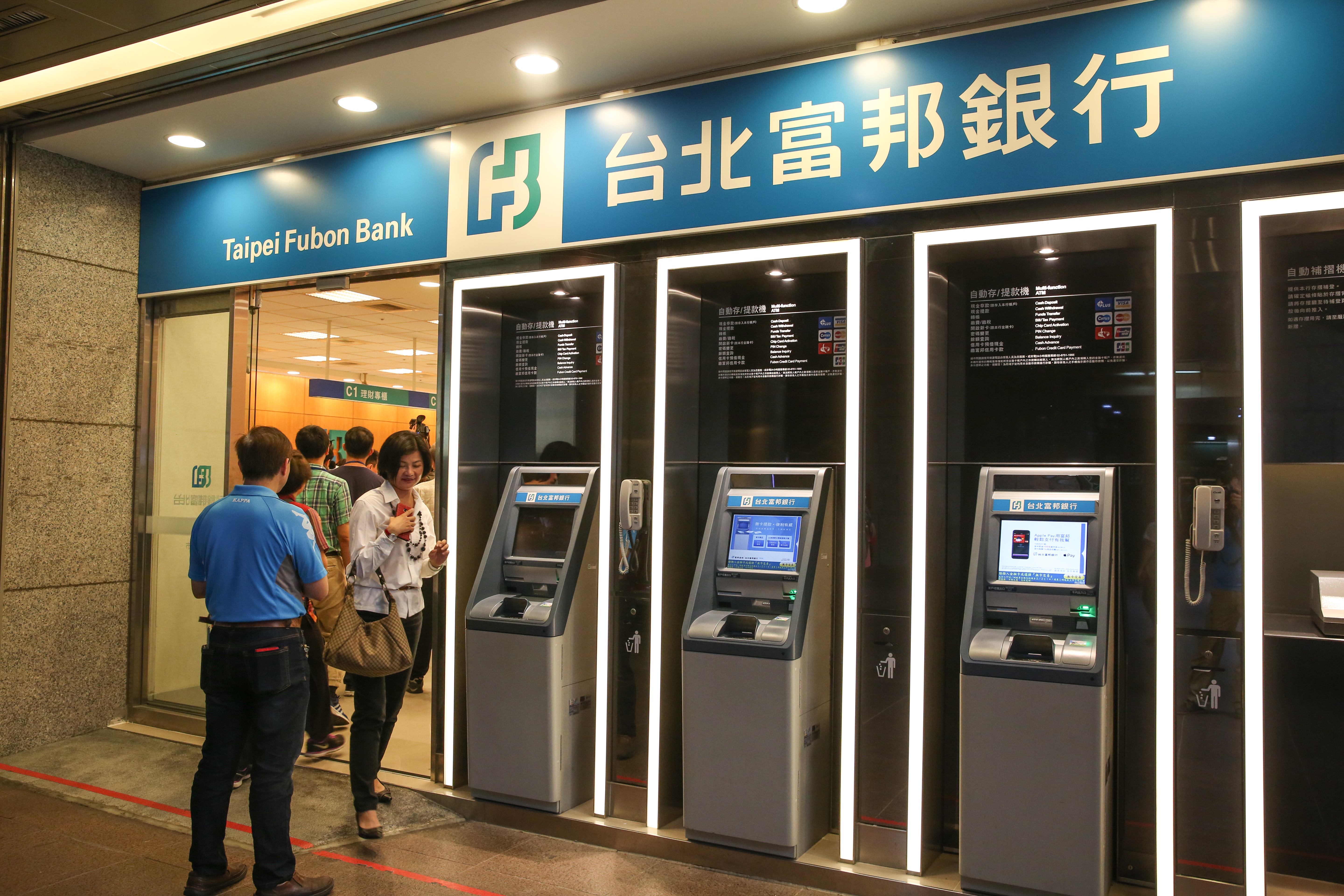 銀行高階經理人酬勞豐厚，不同於一般受僱勞工，北富銀就曾與委任經理人打過勞務糾紛官司。