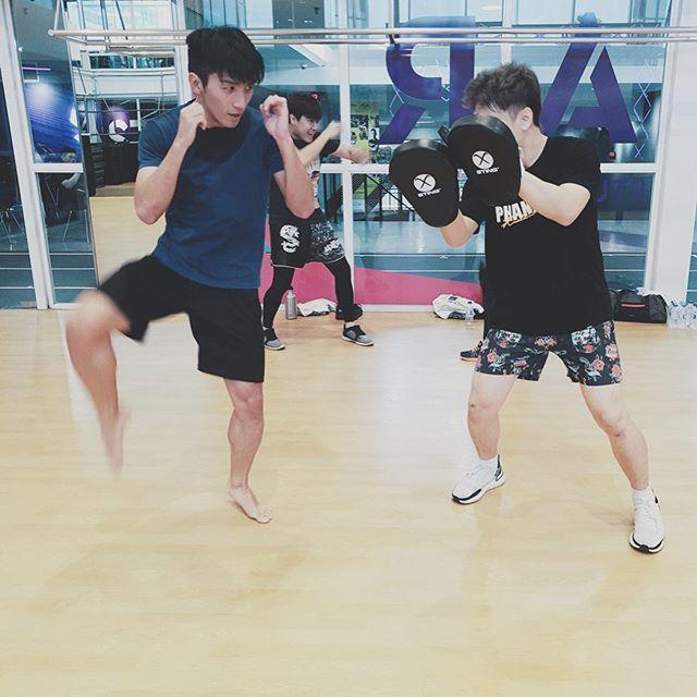 原騰藉打泰拳度過人生低潮期,算有功夫底子的他,對於接拍動作戲也頗有信心。(翻攝自原騰IG)