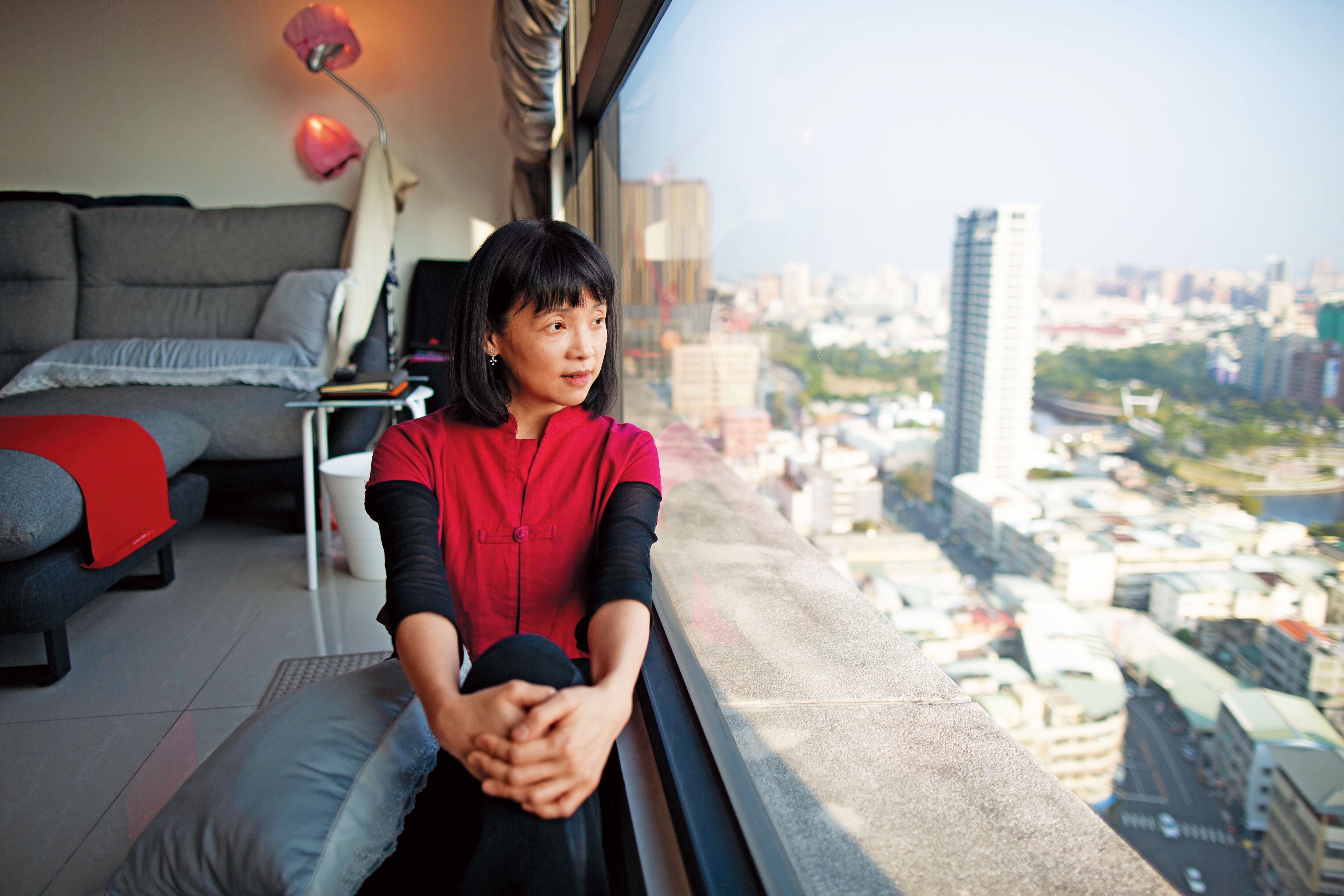 璩美鳳說自己生活簡單，平日不用保養品也不化妝，時常腦袋空空，讓自己不去想負面的事情。