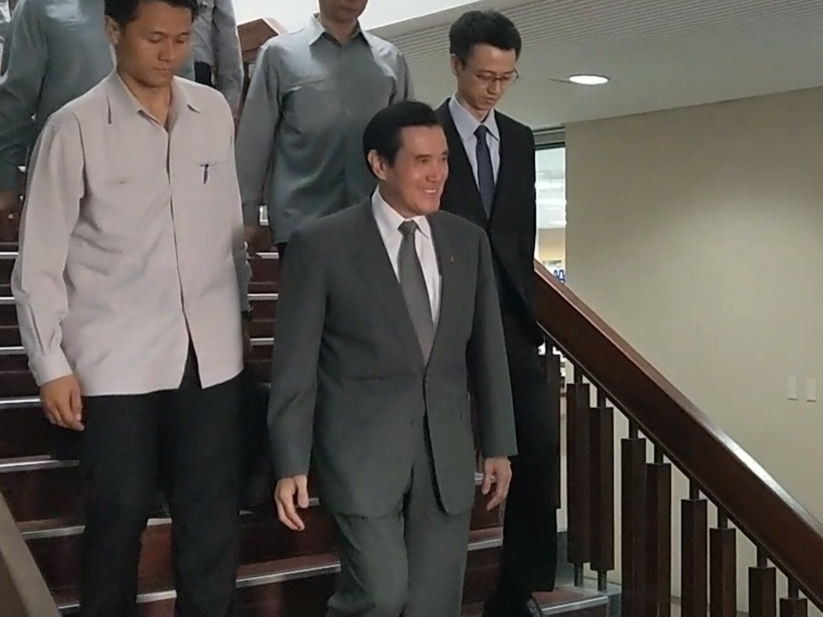 台北地院審理馬英九遭控賤賣國民黨產案，馬英九出庭未發言，委由律師進行無罪答辯。