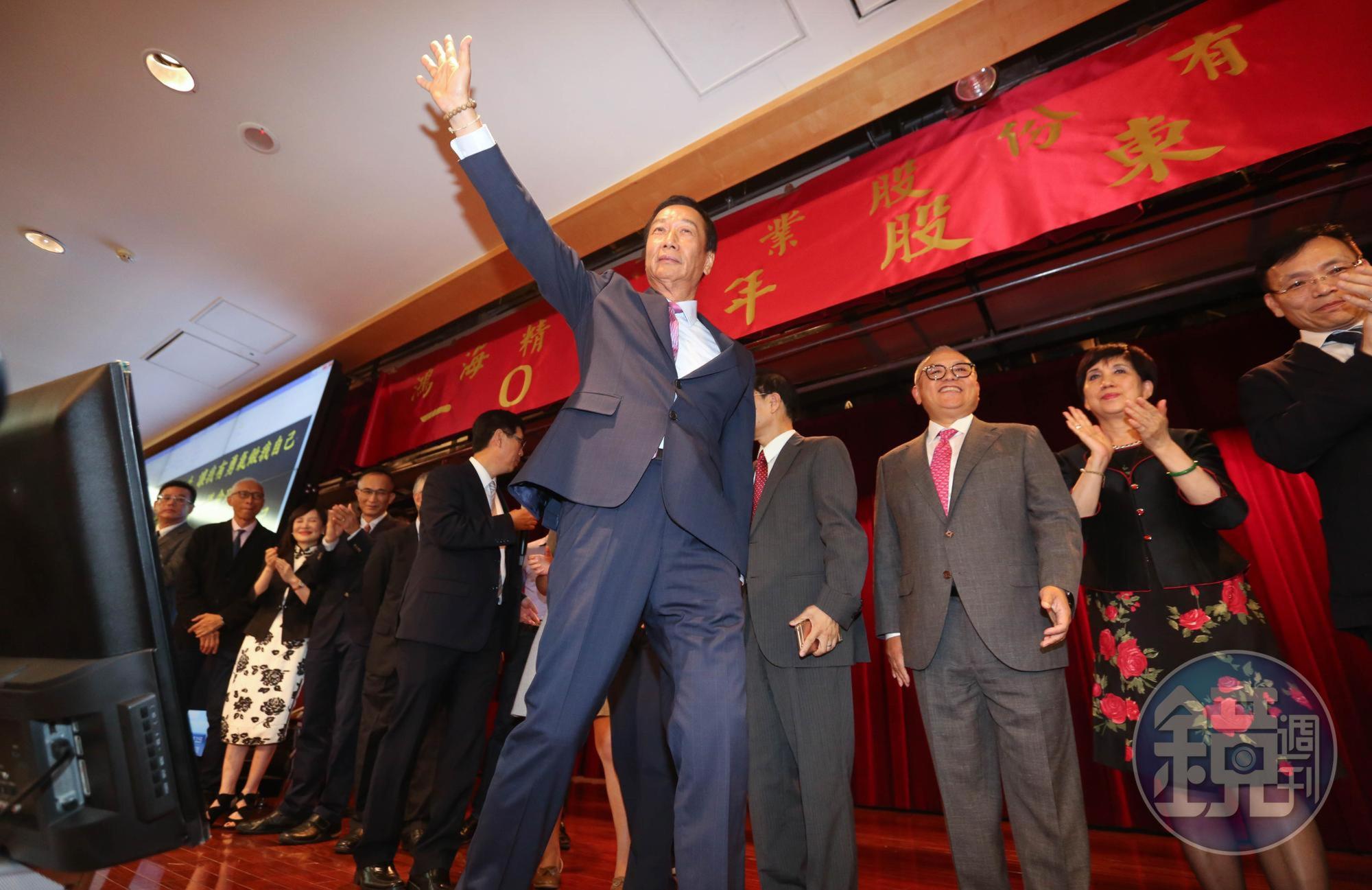 時任鴻海董事長的郭台銘,在4月中發表總統參選聲明,讓鴻海股價開盤跳空走高到97.2元。