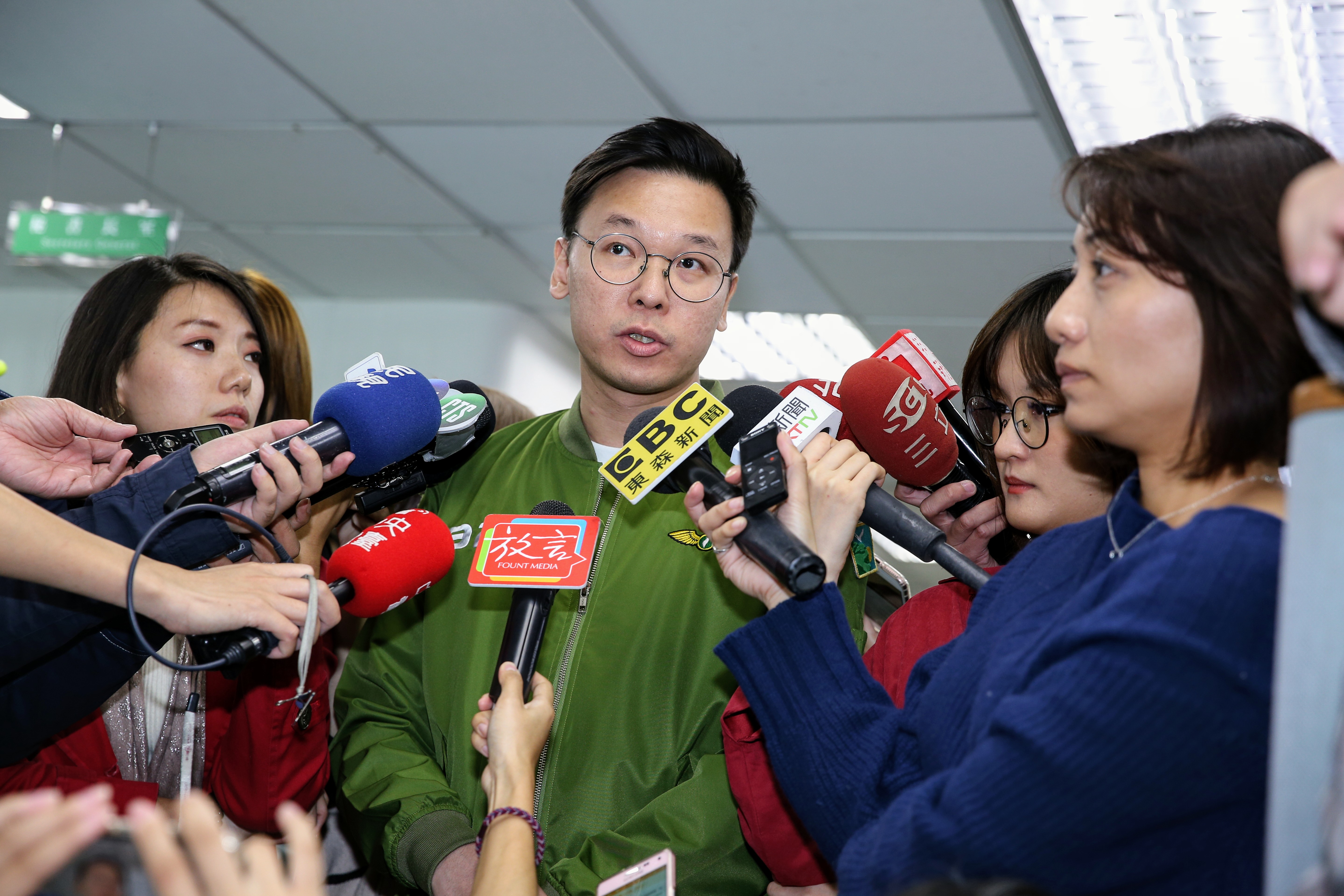 民進黨副祕書長林飛帆諷刺韓國瑜的庶民總統是「別墅的墅」。