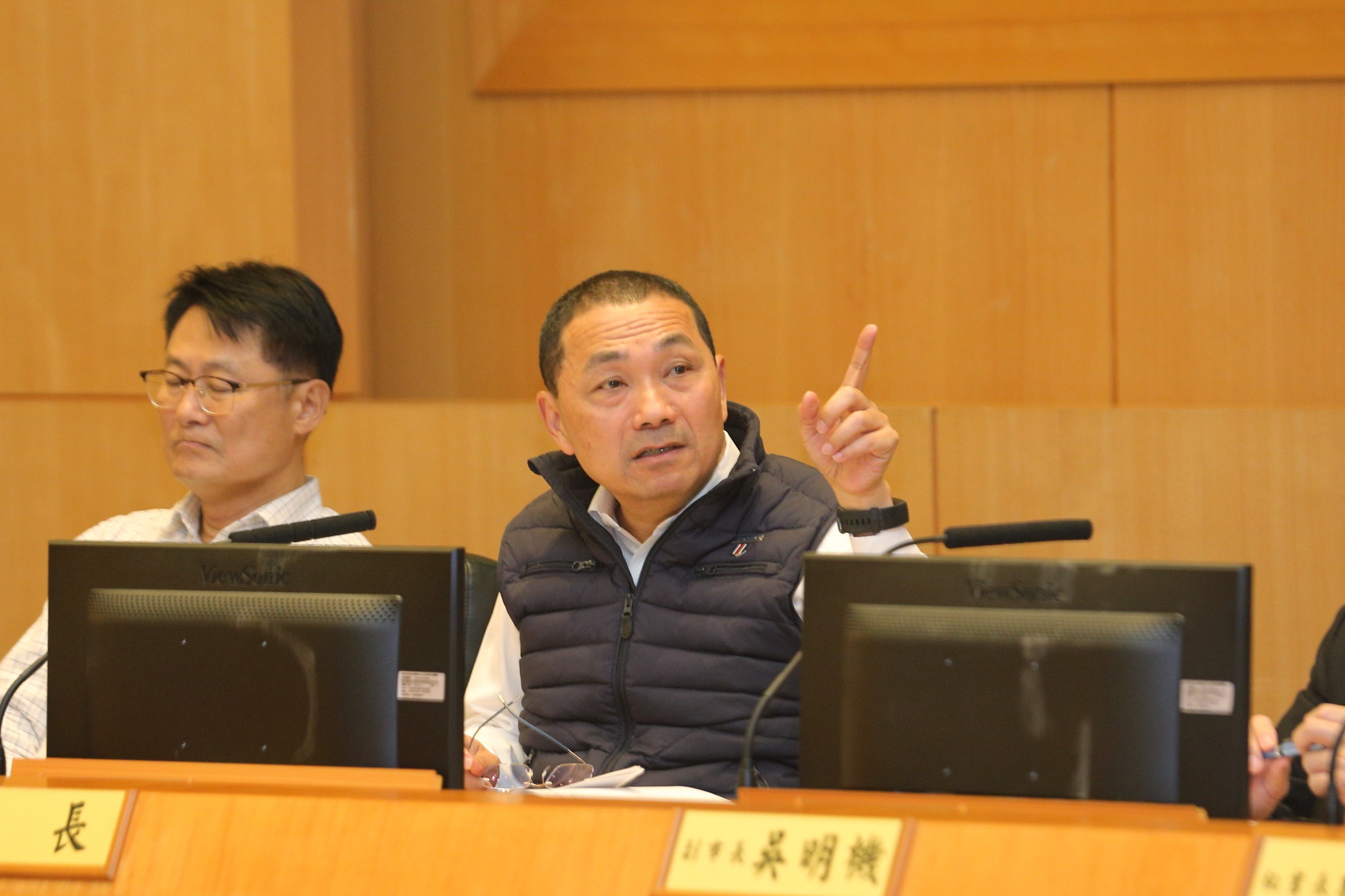 侯友宜在今日市政會議要求29位區長在此次選舉中嚴守行政中立。