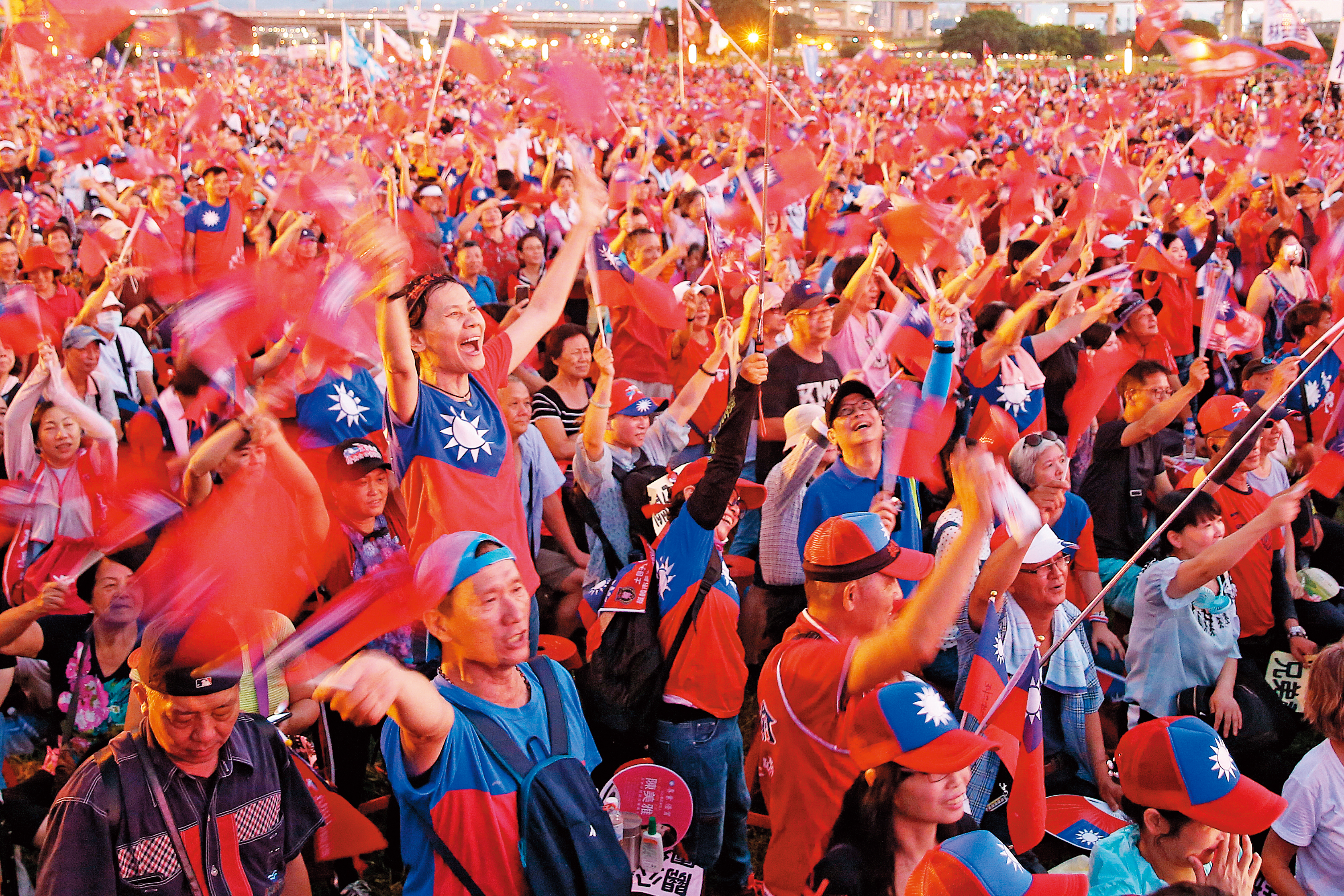 從去年底開始，全台掀起韓流狂潮，這群人以國旗衣做為辨識彼此的符號。