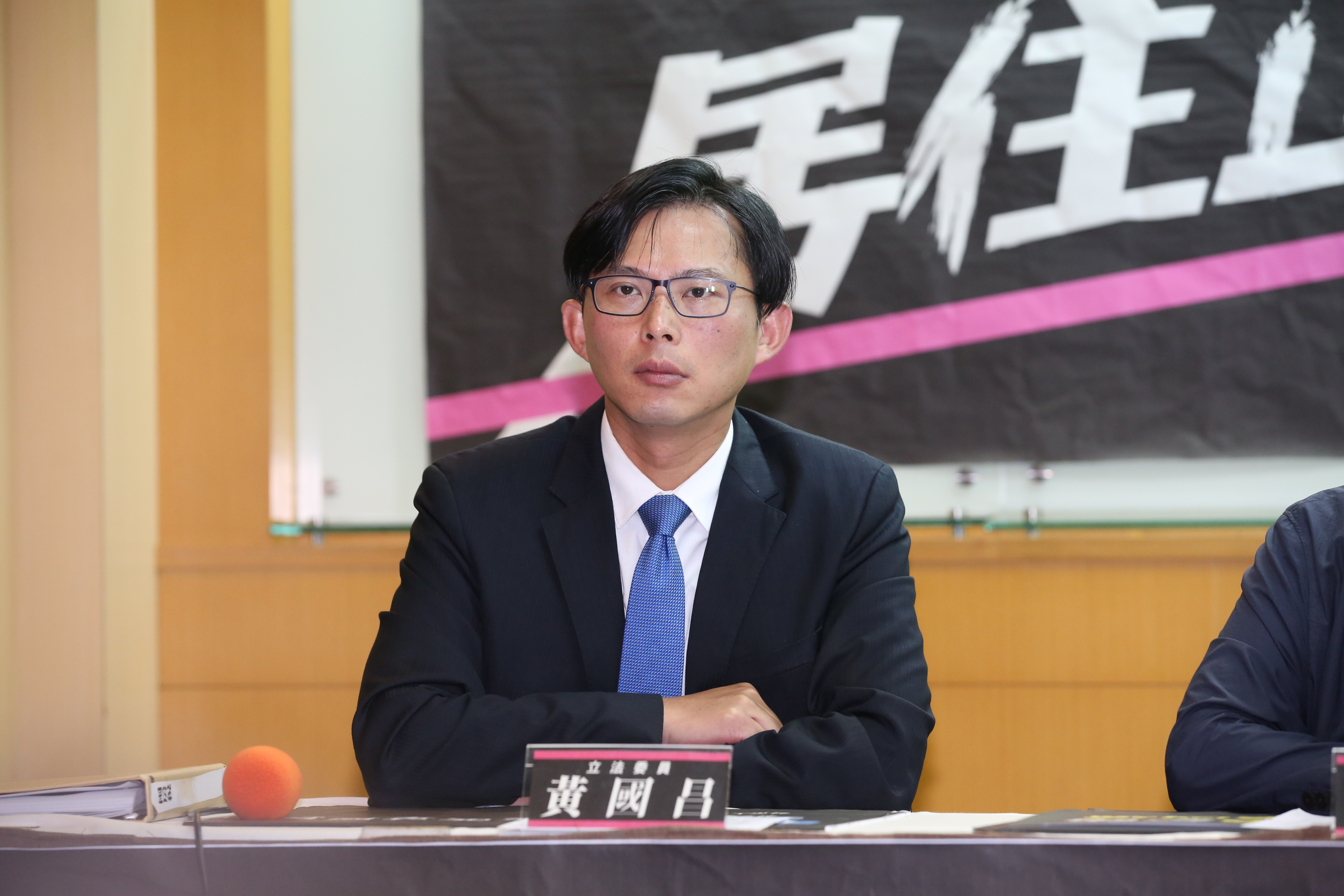 立委黃國昌認為中國惠台26條措施是為了影響選舉的統戰手法，他則提出「台灣惠中6大措施」反擊。（資料照）