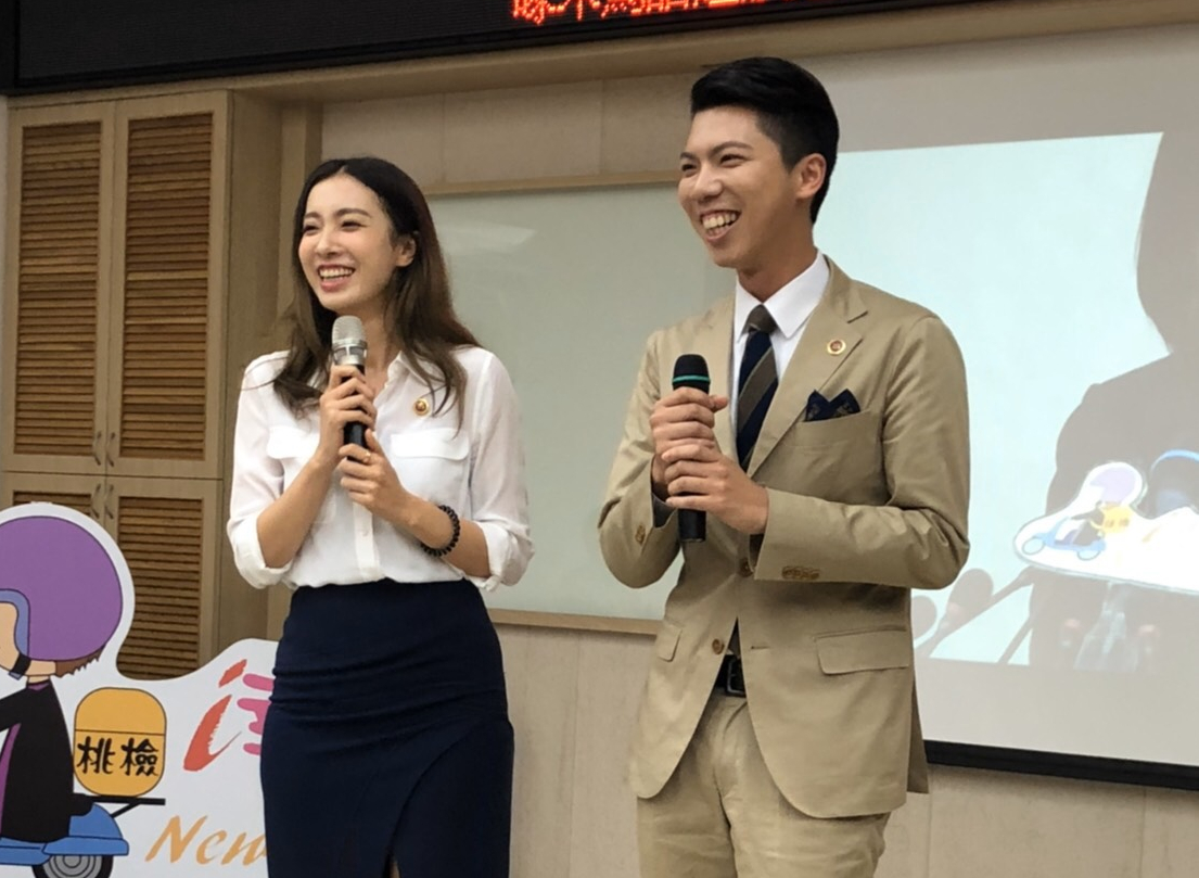 桃園地檢署今天召開記者會推出《查賄HERO》反賄選影片，由型男黃翎樵及劉昱吟2位檢察官擔綱演出男、女主角。（桃園地檢署提供）