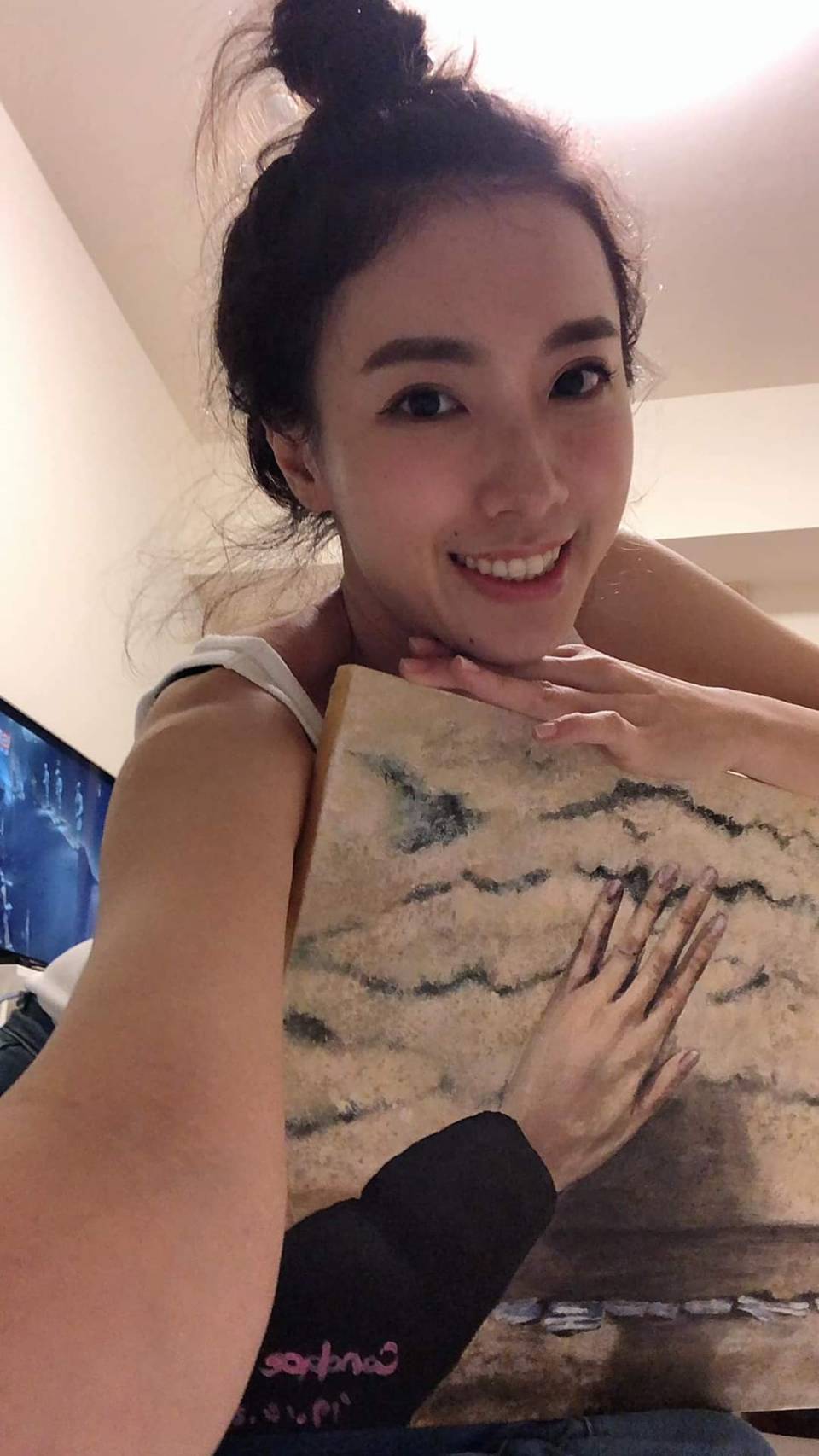 在忙碌的檢察官工作中,劉昱吟喜歡作畫紓壓。(翻攝自劉昱吟臉書)