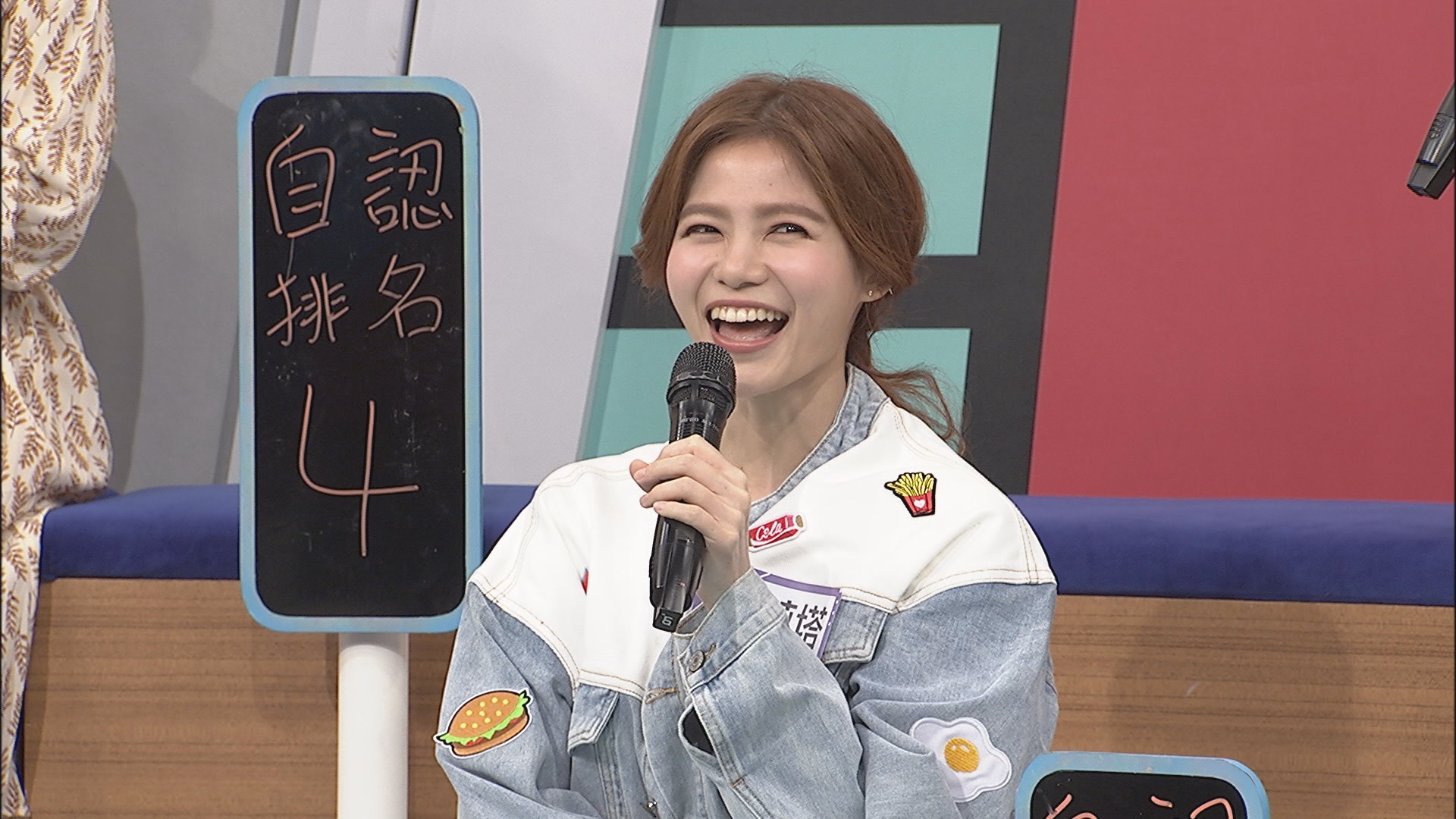 蘿莉塔被爆料和工作人員對稿、錄影時態度差，甚至責罵過對方。（中天提供）