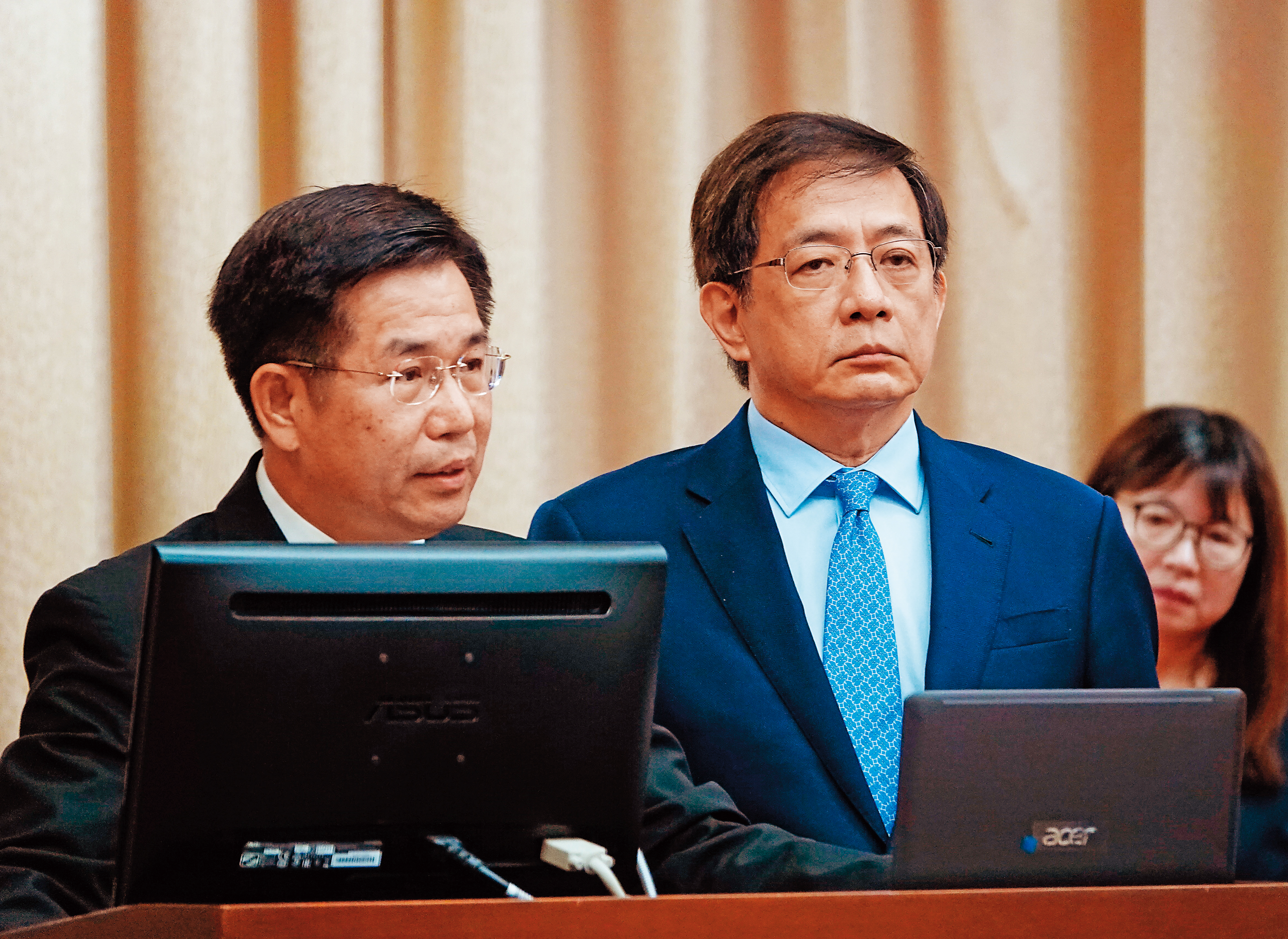 潘文忠(左)曾因台大校長管案辭職明志,如今管中閔(右)已就任台大校長,潘文忠也回任教育部長,2人日前在立法院共同備詢。(聯合知識庫)