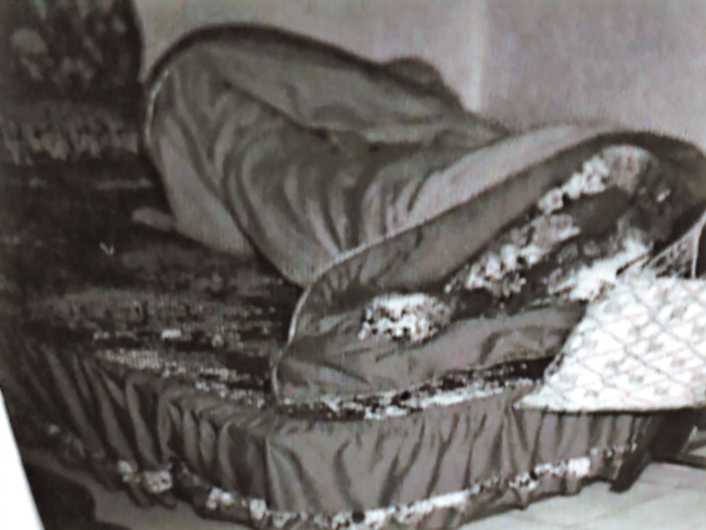 杜漢成在房間內殺了于父和于珊珊，床和棉被上都是血跡。（東森新聞提供）