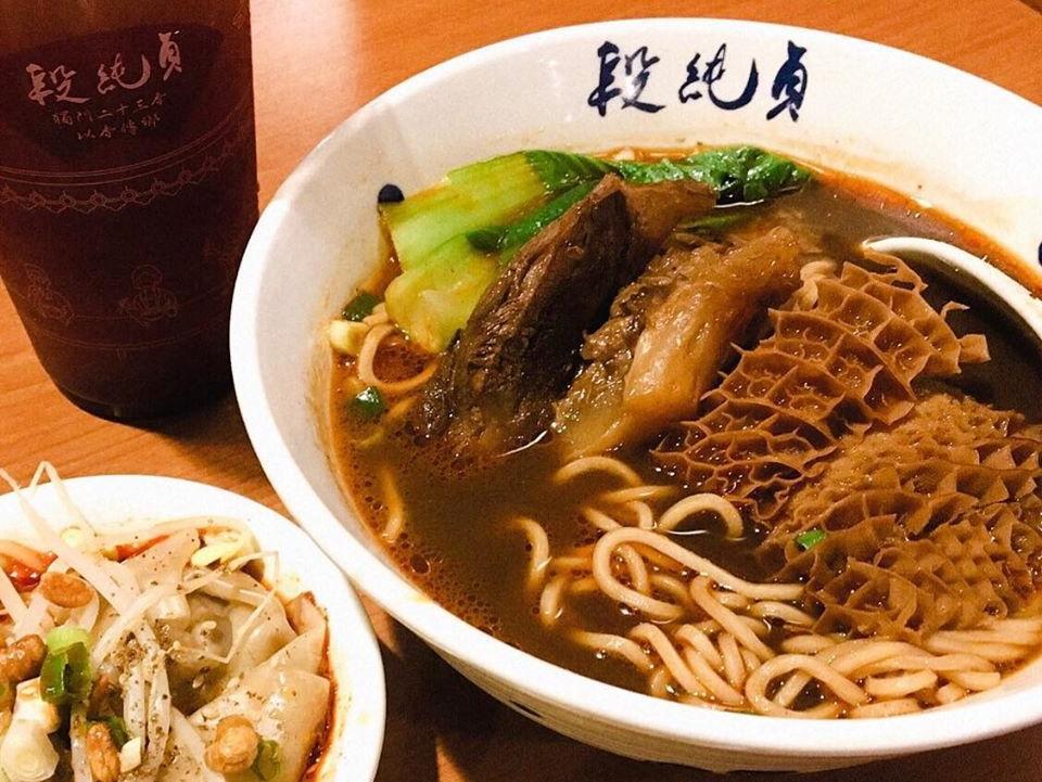 「段純貞牛肉麵」廣三SOGO店接連被查出使用過期麵條、牛筋和滷豆干，被消費者吃下肚。（翻攝自段純貞牛肉麵臉書）