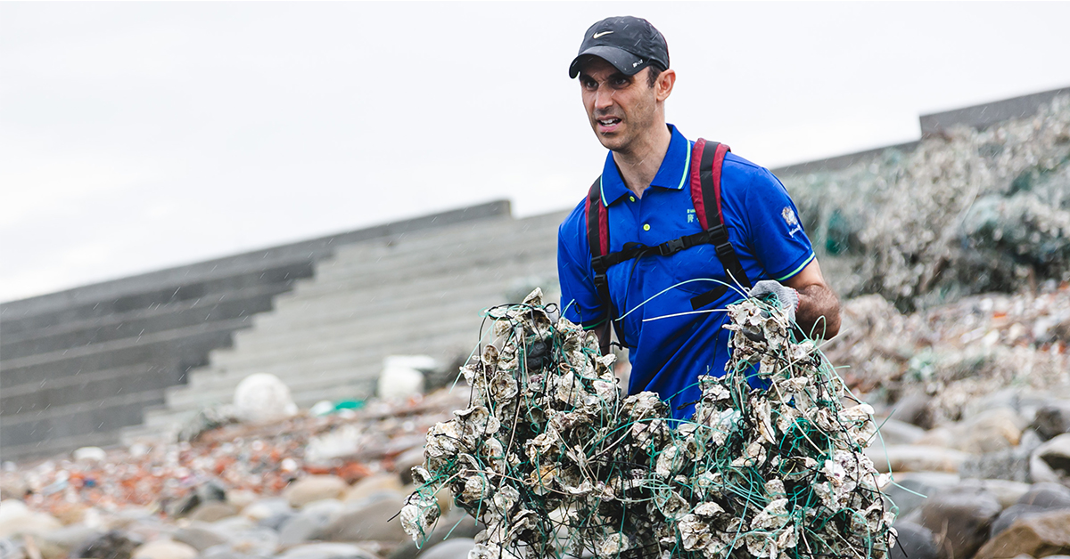 Sean今年夏天跟海龍離岸風電團隊到彰化的王功漁港淨灘，替下一代盡一份心力，打造乾淨永續的生活環境。