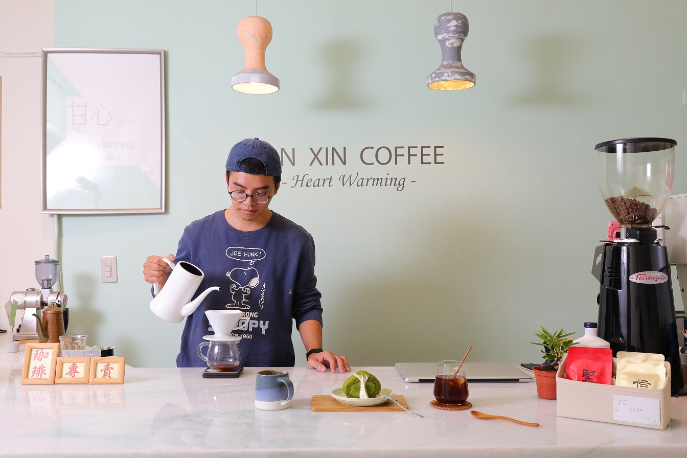 店主Ken從小生長在萬華，他說，這兒不只是老城風光，有更多不同風貌值得品味。