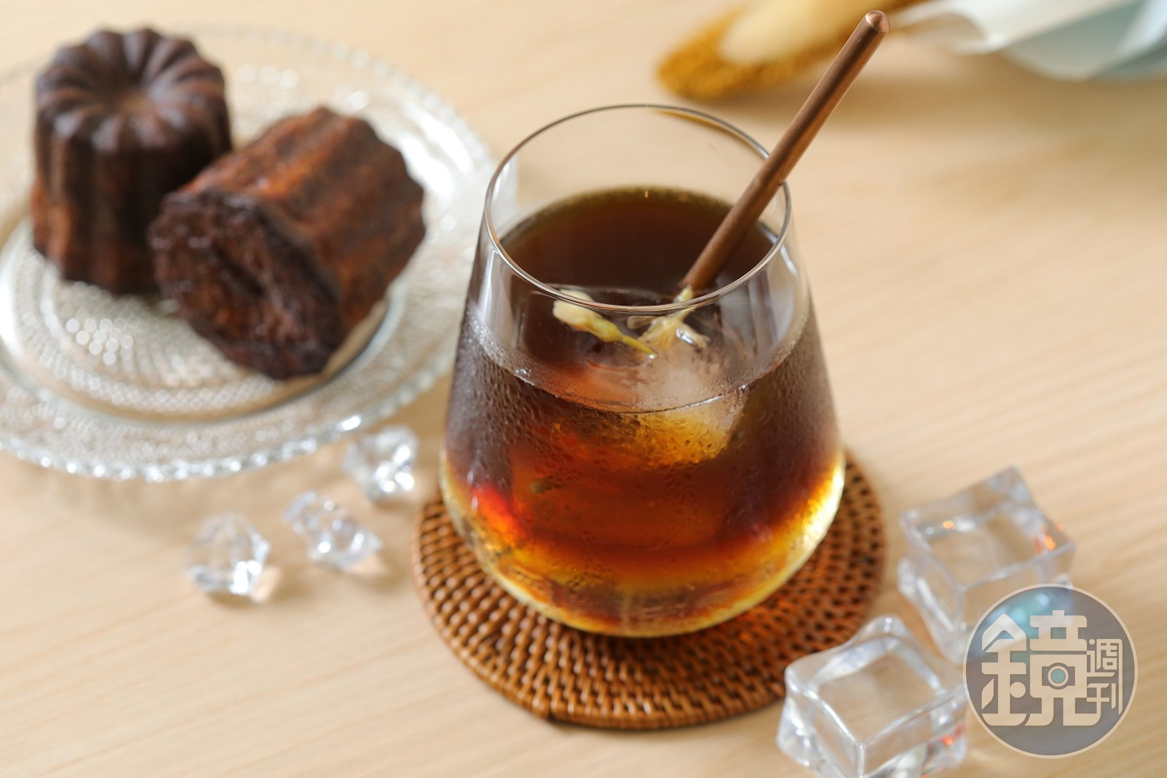 冰咖啡「茉莉」，每顆冰塊裡都藏有茉莉花。（200元／杯）