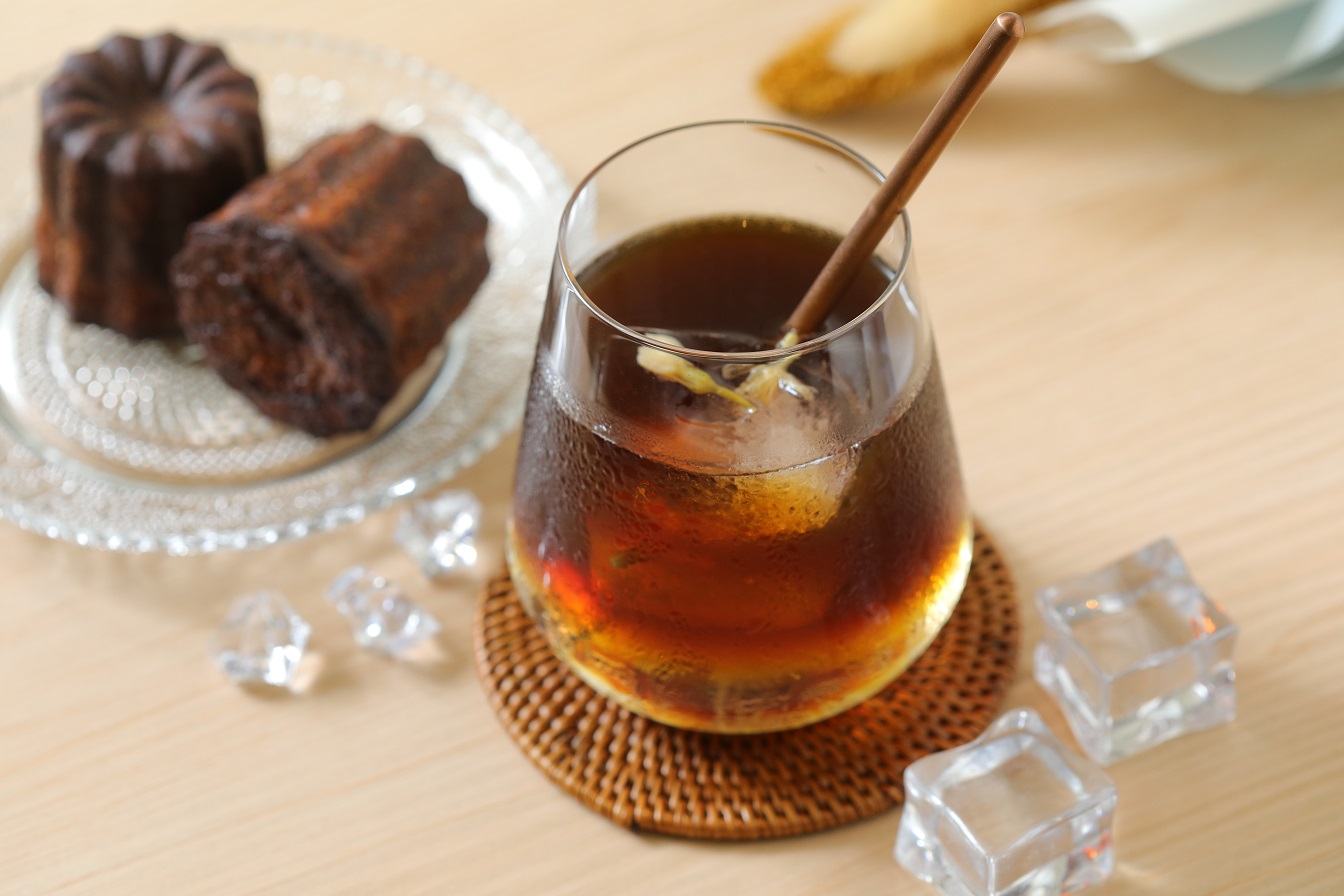 冰咖啡「茉莉」，每顆冰塊裡都藏有茉莉花。（200元／杯）