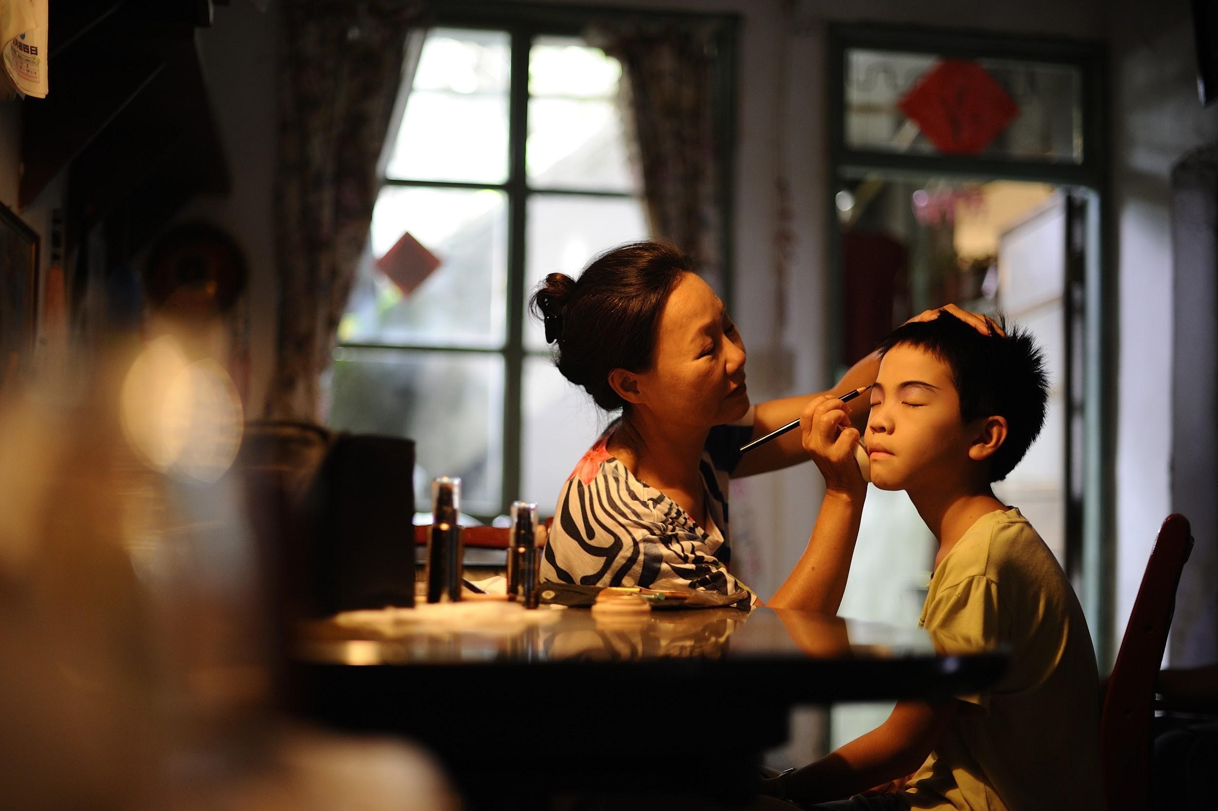 呂雪鳳（左）、李英銓（右）等主演的張作驥電影《那個我最親愛的陌生人》為本屆金馬影展開幕片，並入圍四項金馬獎。（張作驥電影工作室提供）