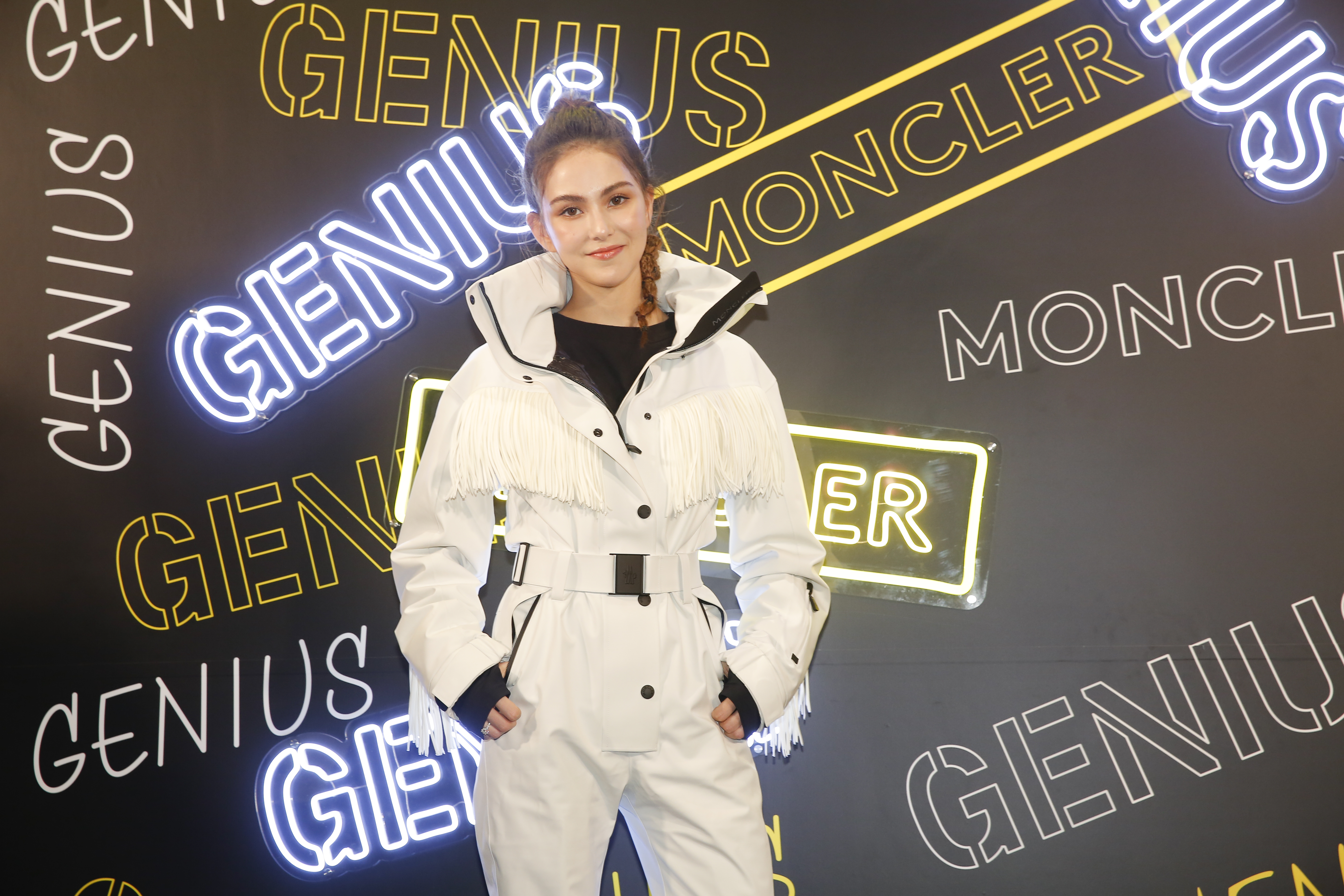 自稱運動甜心的昆凌透露自己會穿上一身MONCLER在雪地上先拍美照。