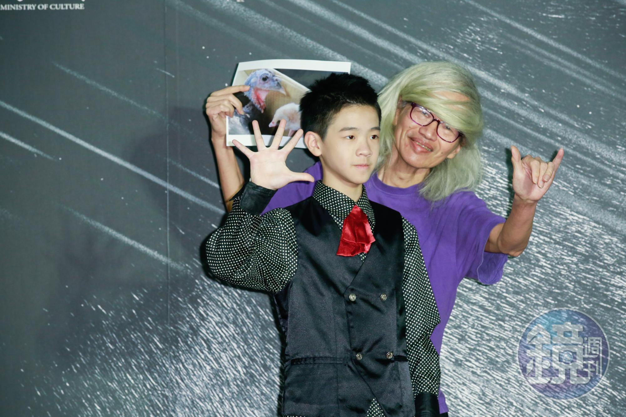 李幼鸚鵡鵪鶉小白文鳥與李英銓片中有不少對手戲,兩人培養出好默契。