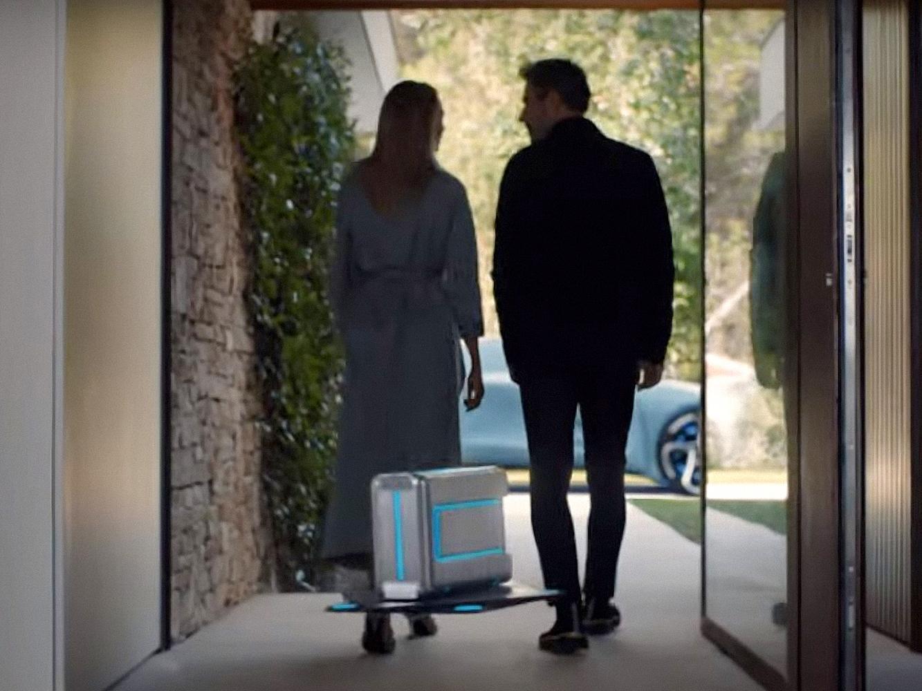 可選配名為「Lexus Airporter」的 無人機,具備多種功能,如運送行李等。(LEXUS提供)