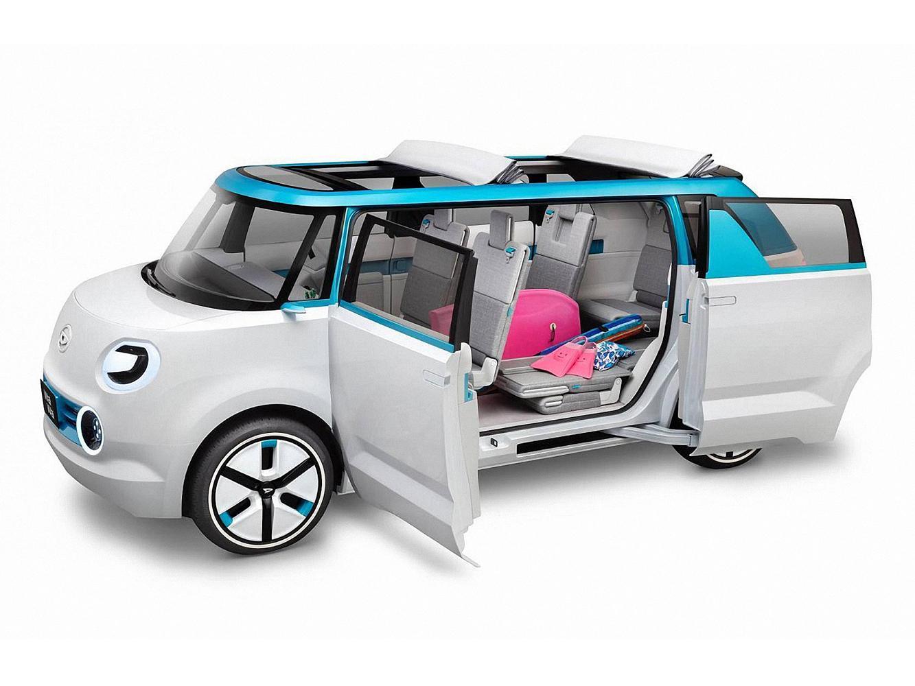 Wai Wai採用雙開頂天窗、低矮的車身、後側拉門、三排座椅的配置。（DAIHATSU提供）