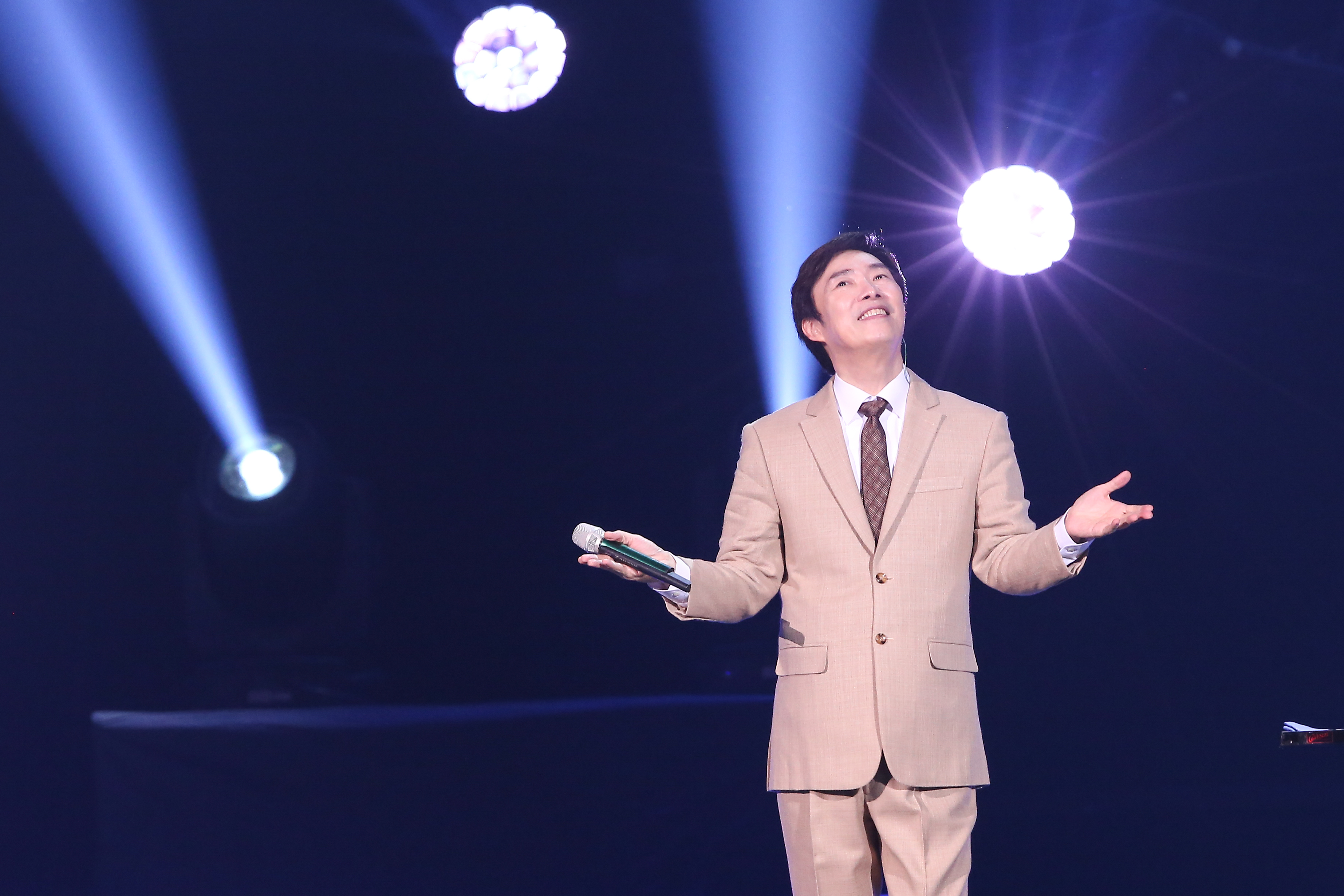 費玉清從不諱言，父母親陸續過世，讓他萌生了退休的念頭。