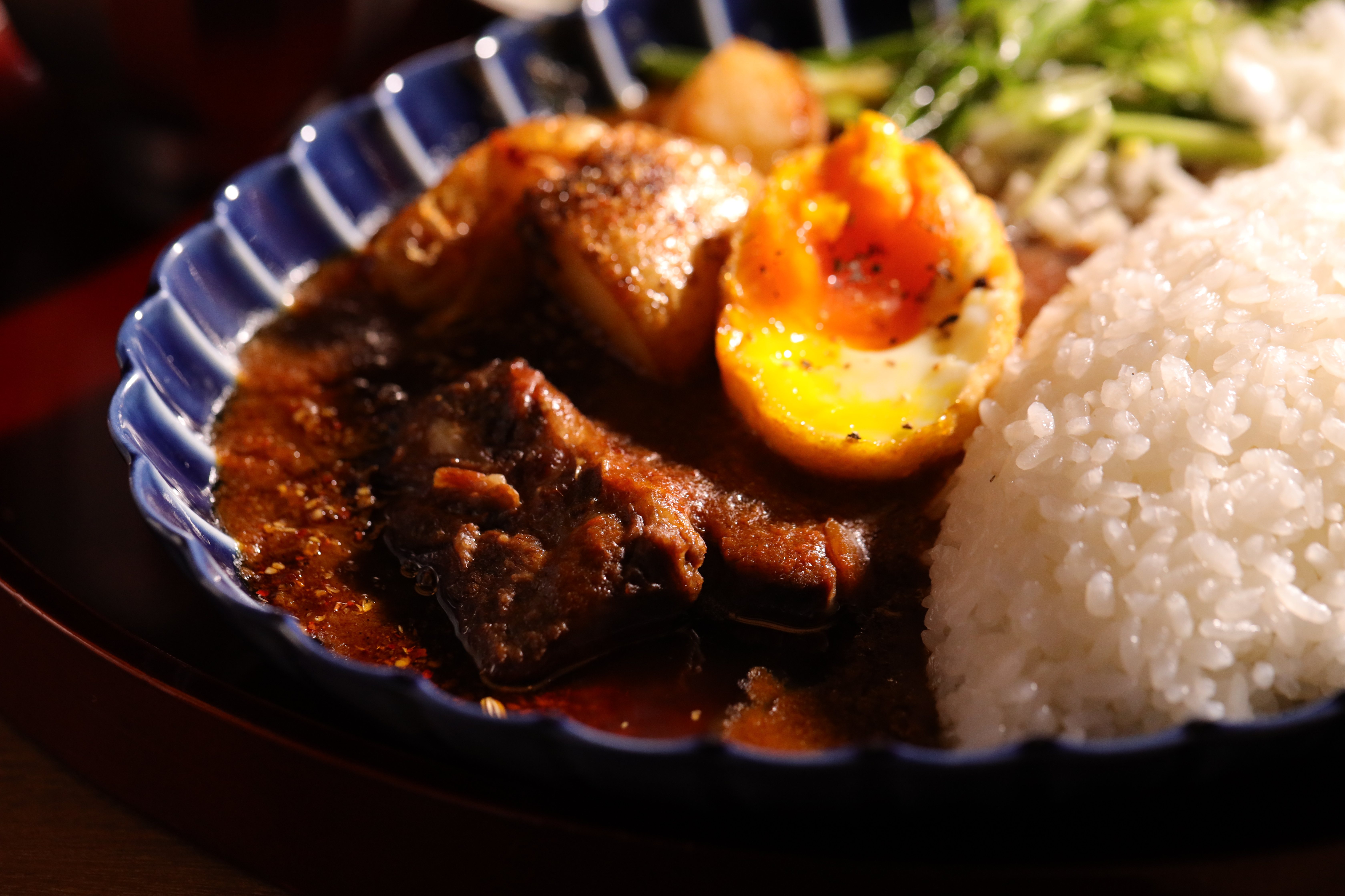 「通庵熟成咖哩」主打用熟成28天的印度香料來製作咖哩醬。