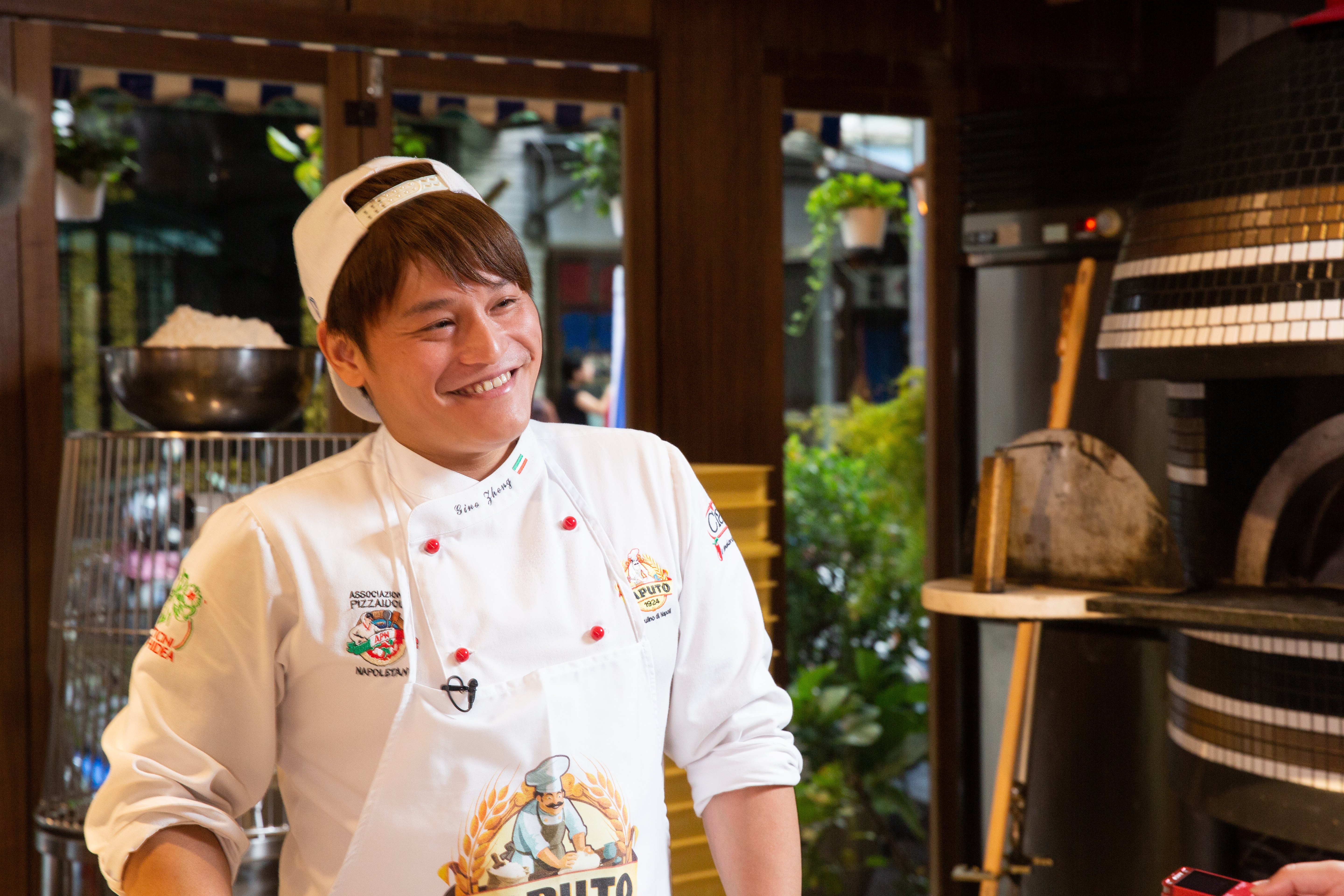 為更精進手藝，鄭羽辰曾到日本2次，見識到日本人的嚴厲與一絲不茍。