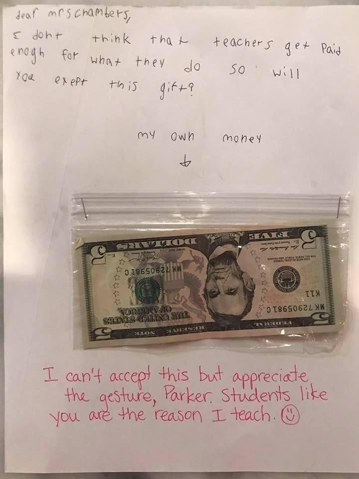 9歲的小帕克把自己的生日禮金用來「贊助」老師,也得到老師親切的回應。(翻攝自Darrell R Williams臉書)