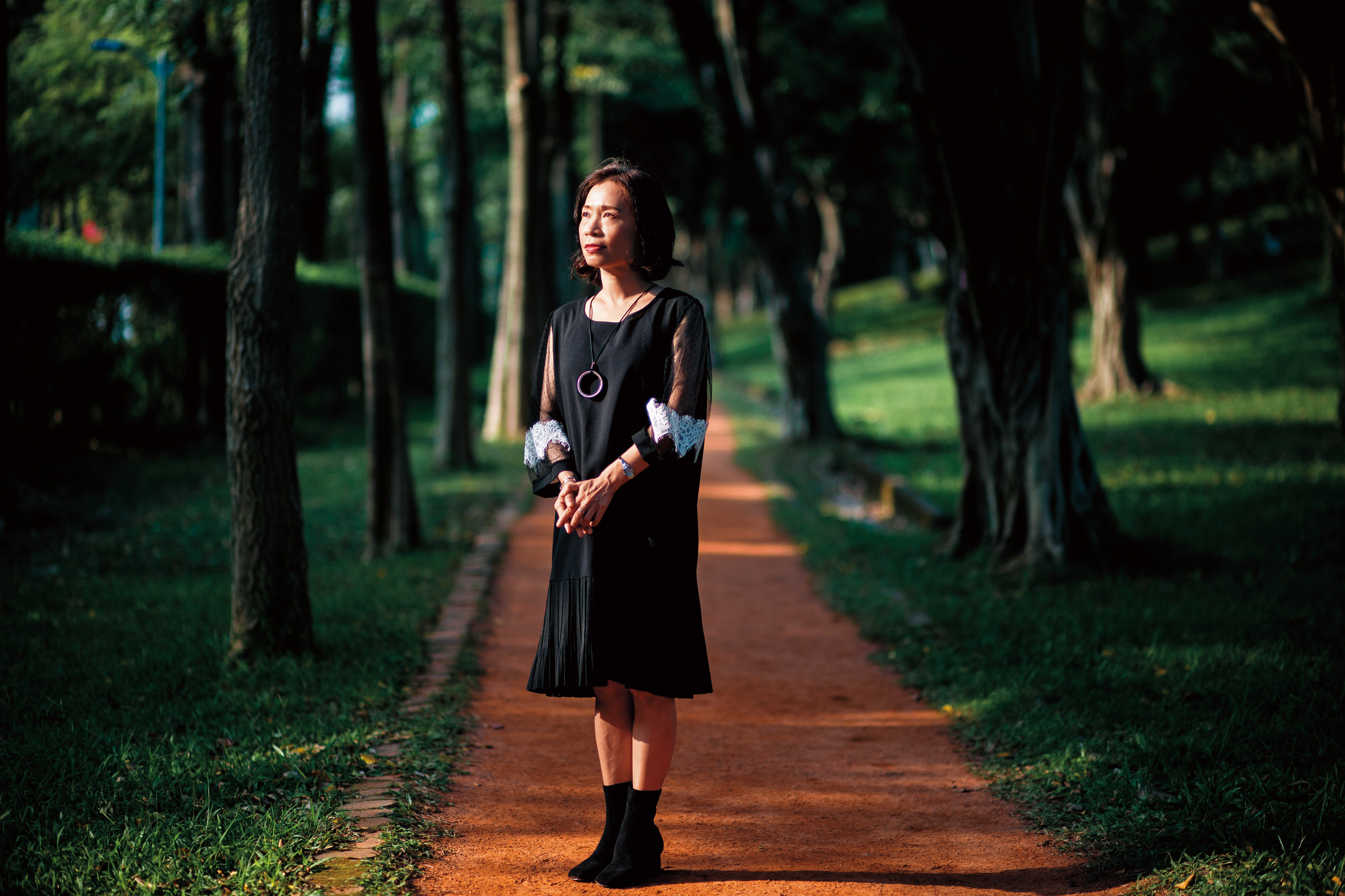 即便人生跌落谷底，槁木死灰，但陳雪從沒有放棄過小說創作。寫小說是她的救命仙丹，足以把生命中不能承受的瘡痍，昇華得閃閃發亮。