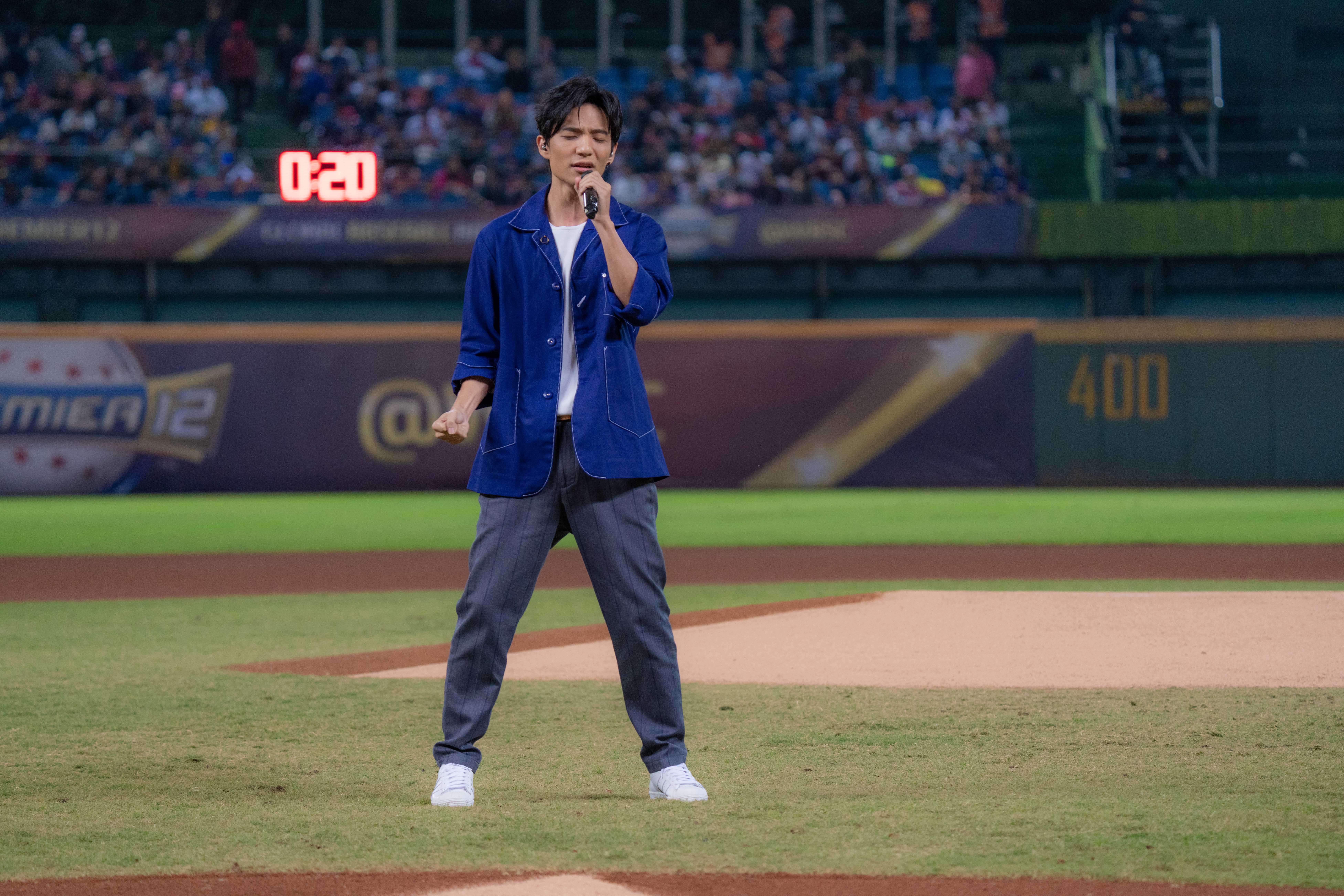 創作歌手黃奕儒（Ezu）首度跨界體壇，為世界12強棒球錦標賽中華隊演唱應援曲〈鬥陣〉。（相映國際提供）