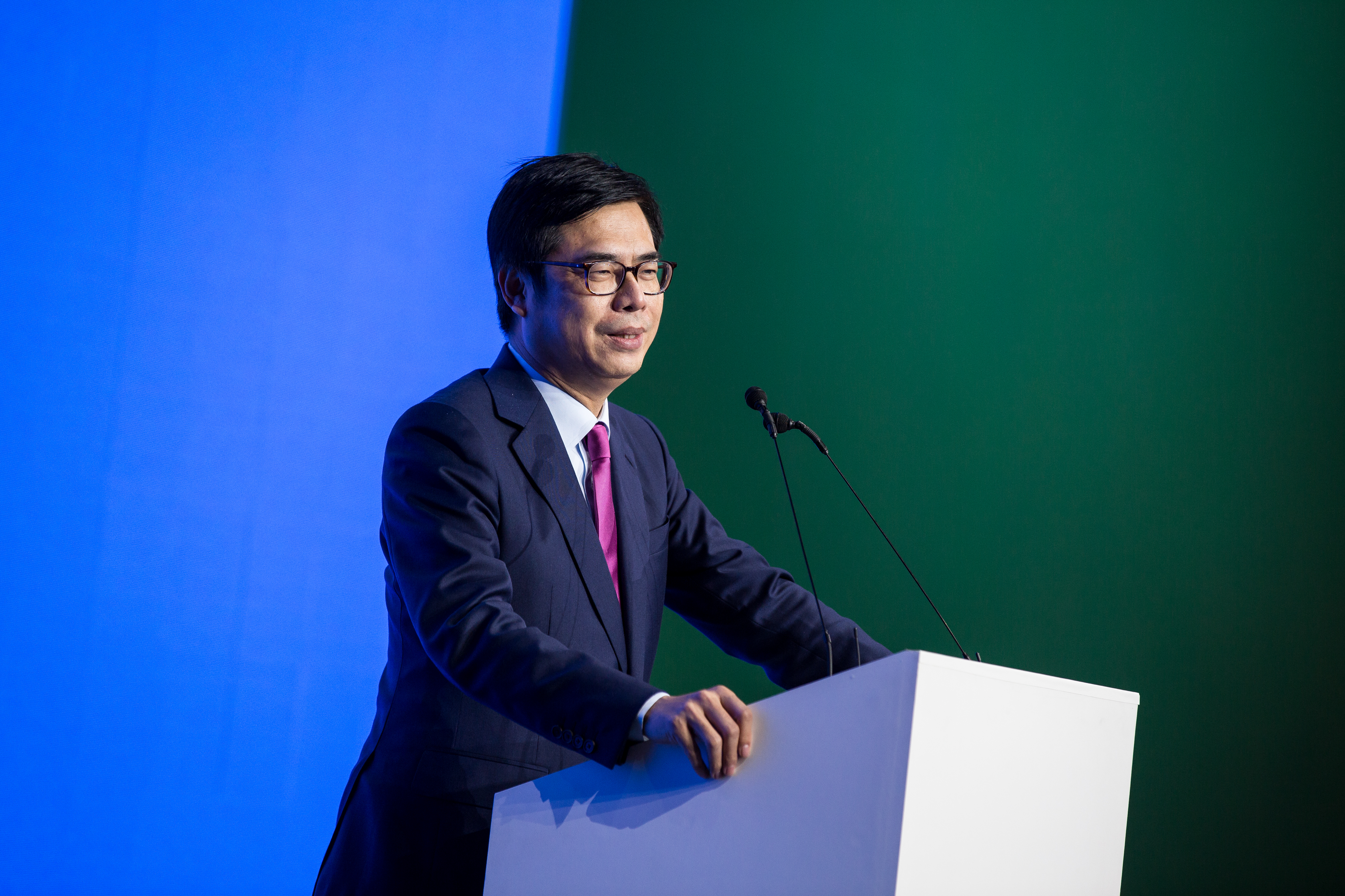 陳其邁認為要求公務員政治表態，恐有違《行政中立法》規定。