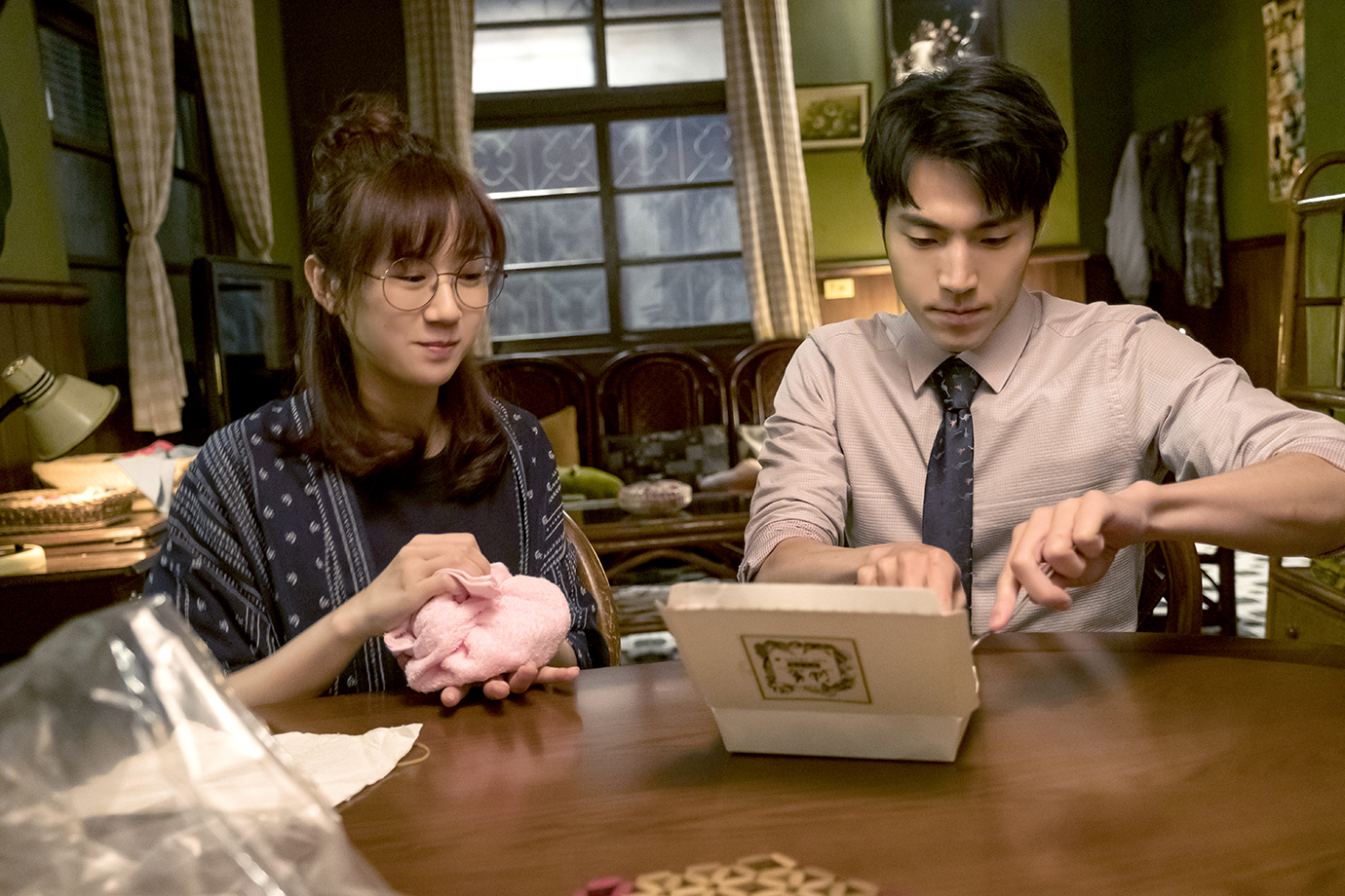 方志友和唐振剛在新劇中飾演歡喜冤家，有不少逗趣的感情戲。（TVBS提供）