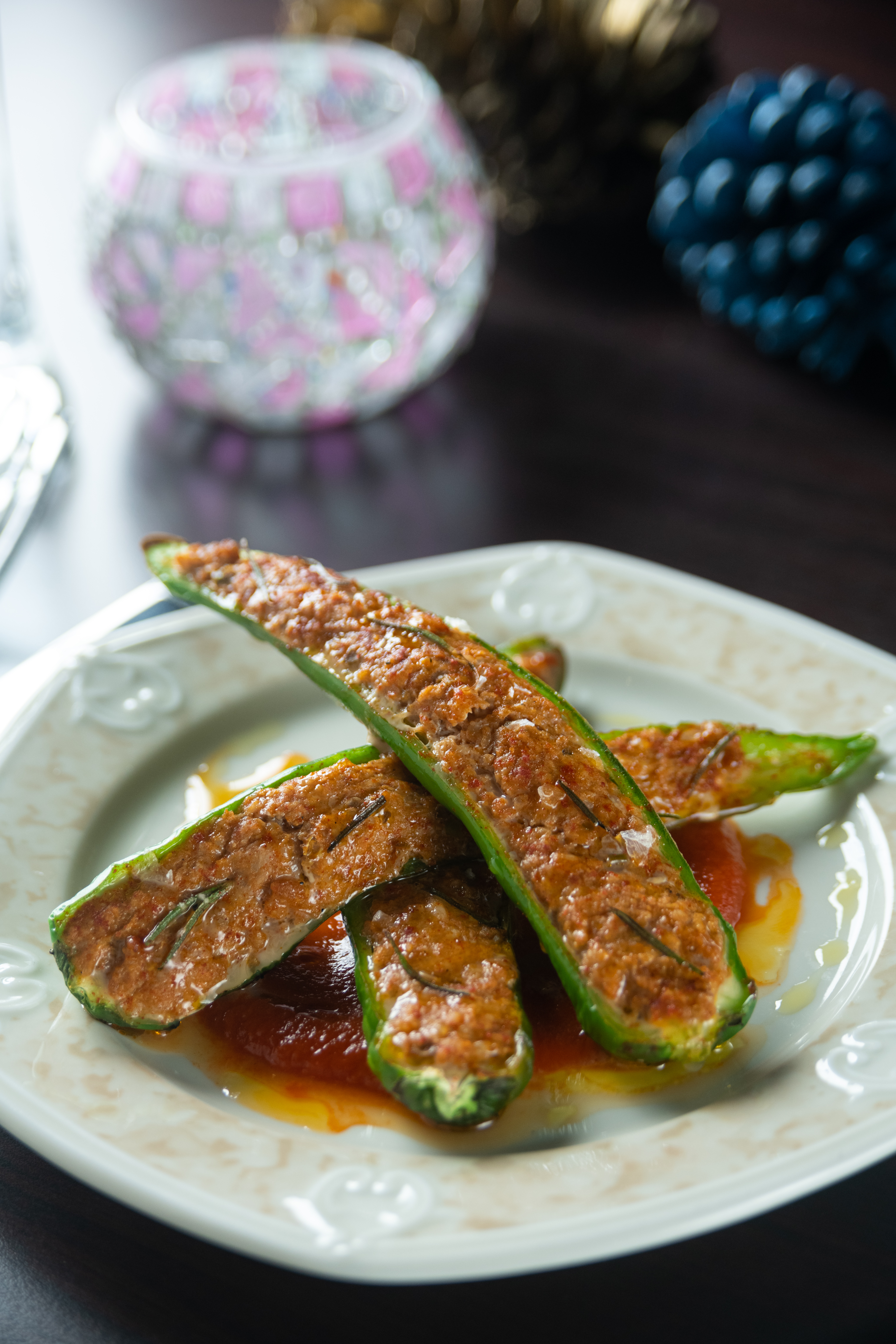 「墨西哥角椒鑲肉」以墨西哥風味絞肉搭配番茄紅醬,撩起食肉欲望。(180元/份)