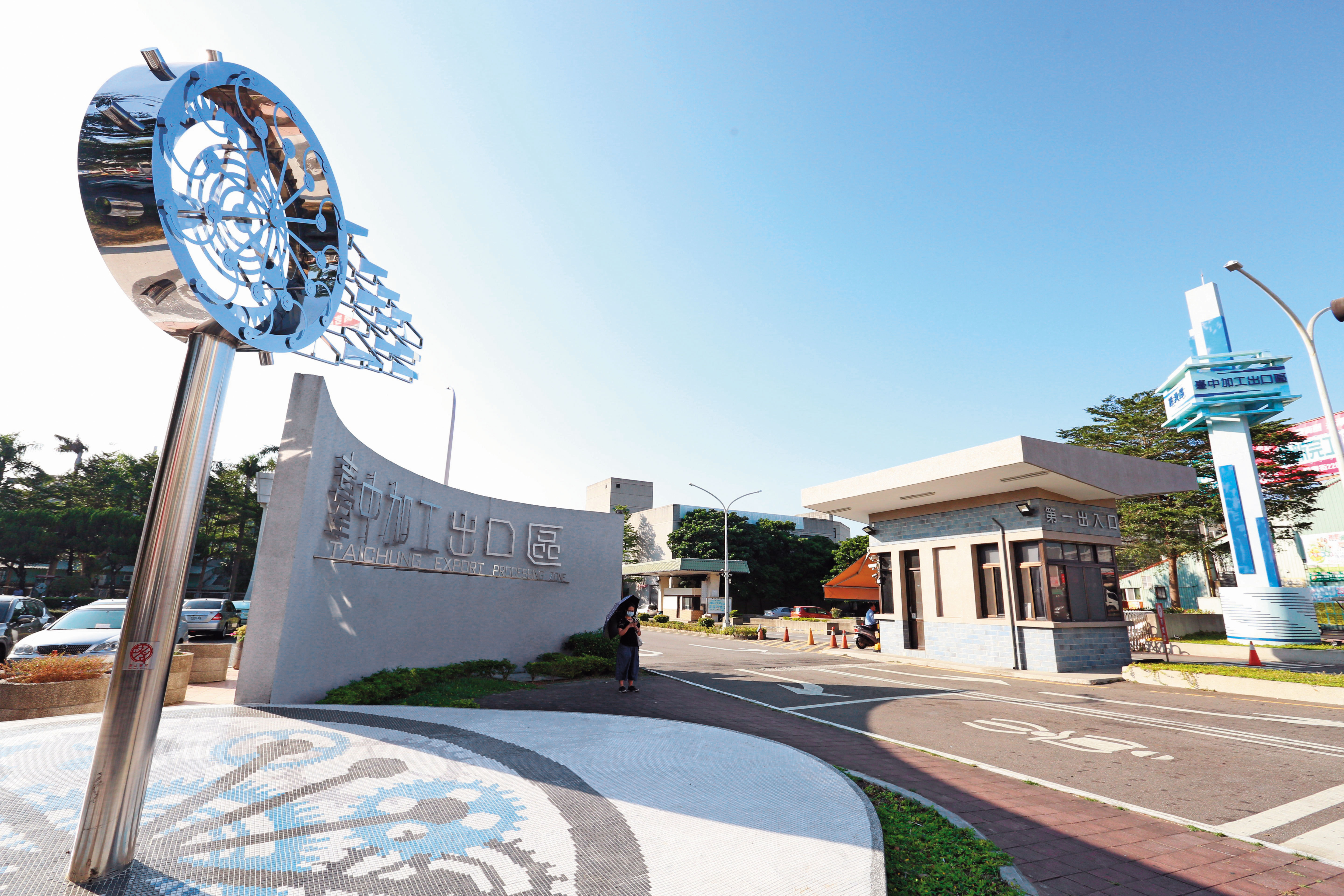 在台中加工出口區工作的瑪莉,找了20多名同事集資300萬元,最後血本無歸。