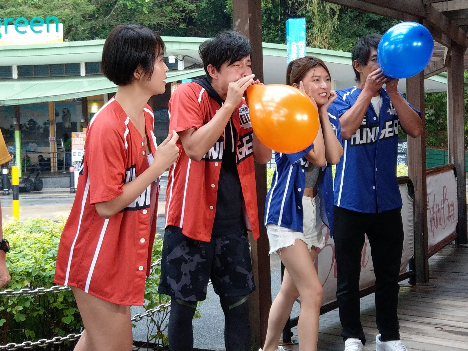 遊戲關卡免不了要挑戰高空任務，但主持群竟都「軟了」還招認「不行」！（中視提供）