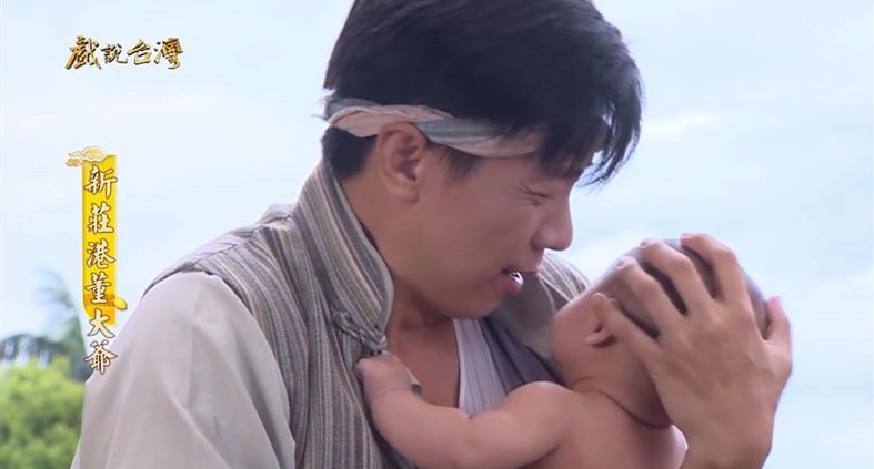 演員廖錦德曾與母嬰3人有過緣分，今在臉書曝光之前和雙胞胎合作照片。（翻攝自廖峻／錦德臉書）