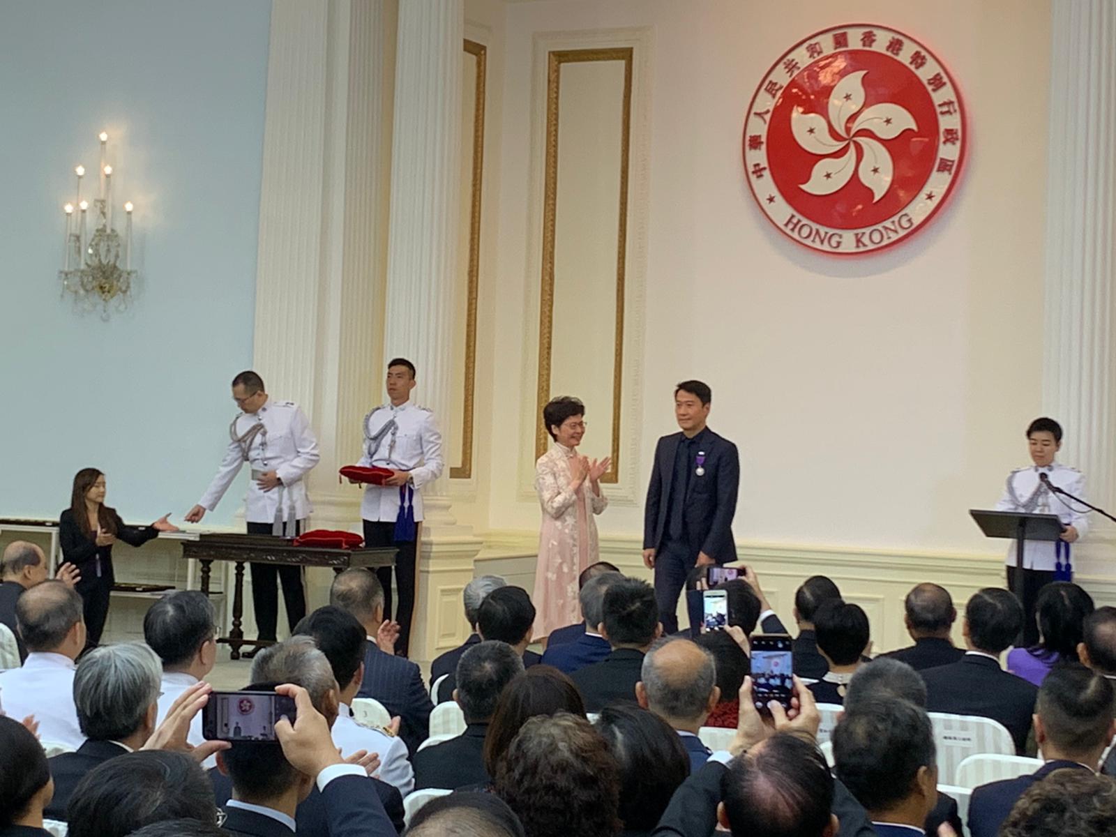 黎明獲授勳3次，成為唯一一個3度受勳天王。（黎明提供）