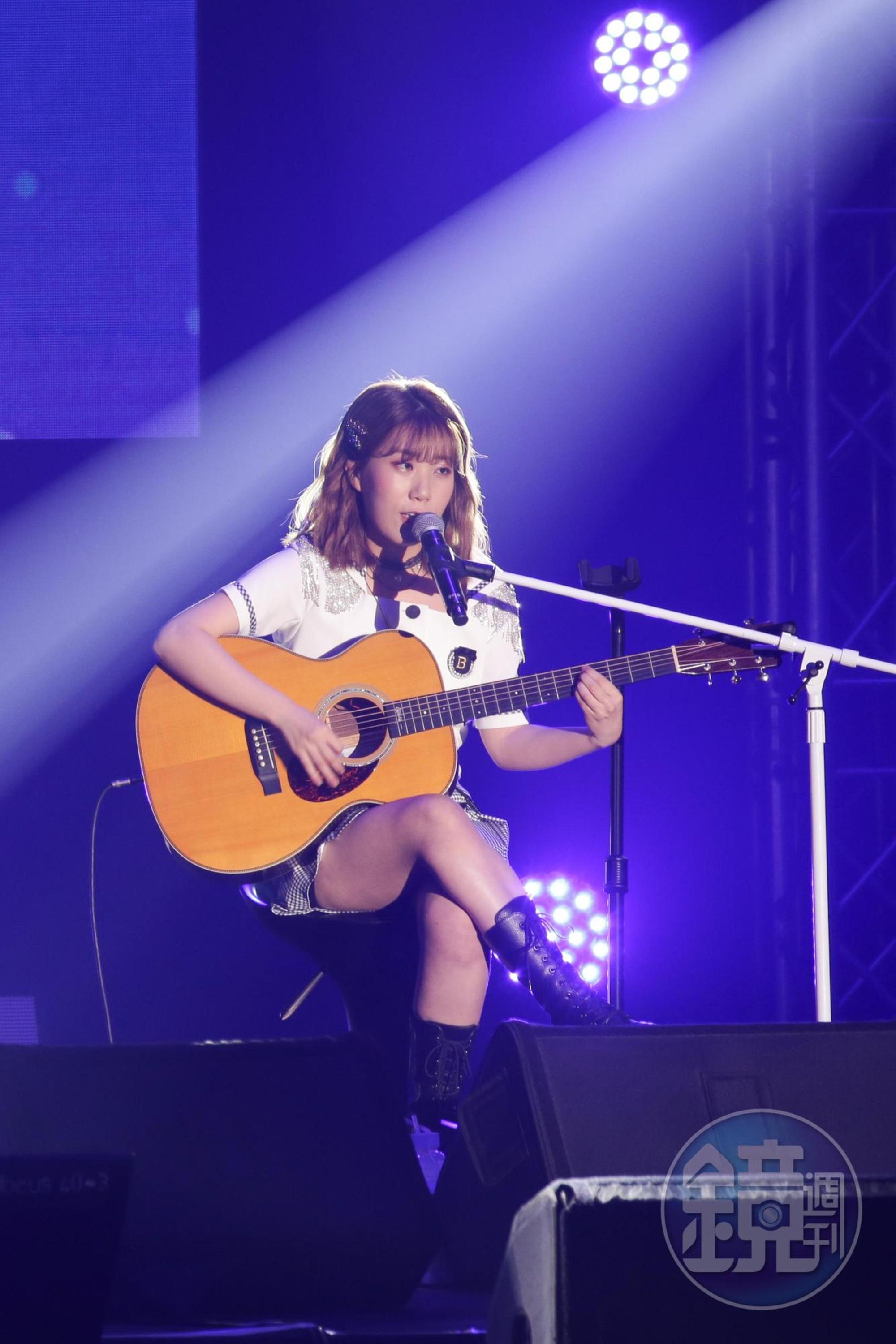 臉紅的思春期吉他手禹智潤數度在演唱會上秀中文實力。