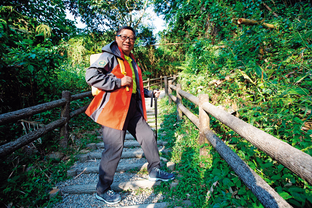 歐都納董事長程鯤從小就喜歡戶外運動，即使事業繁忙，還是會抽空爬山。