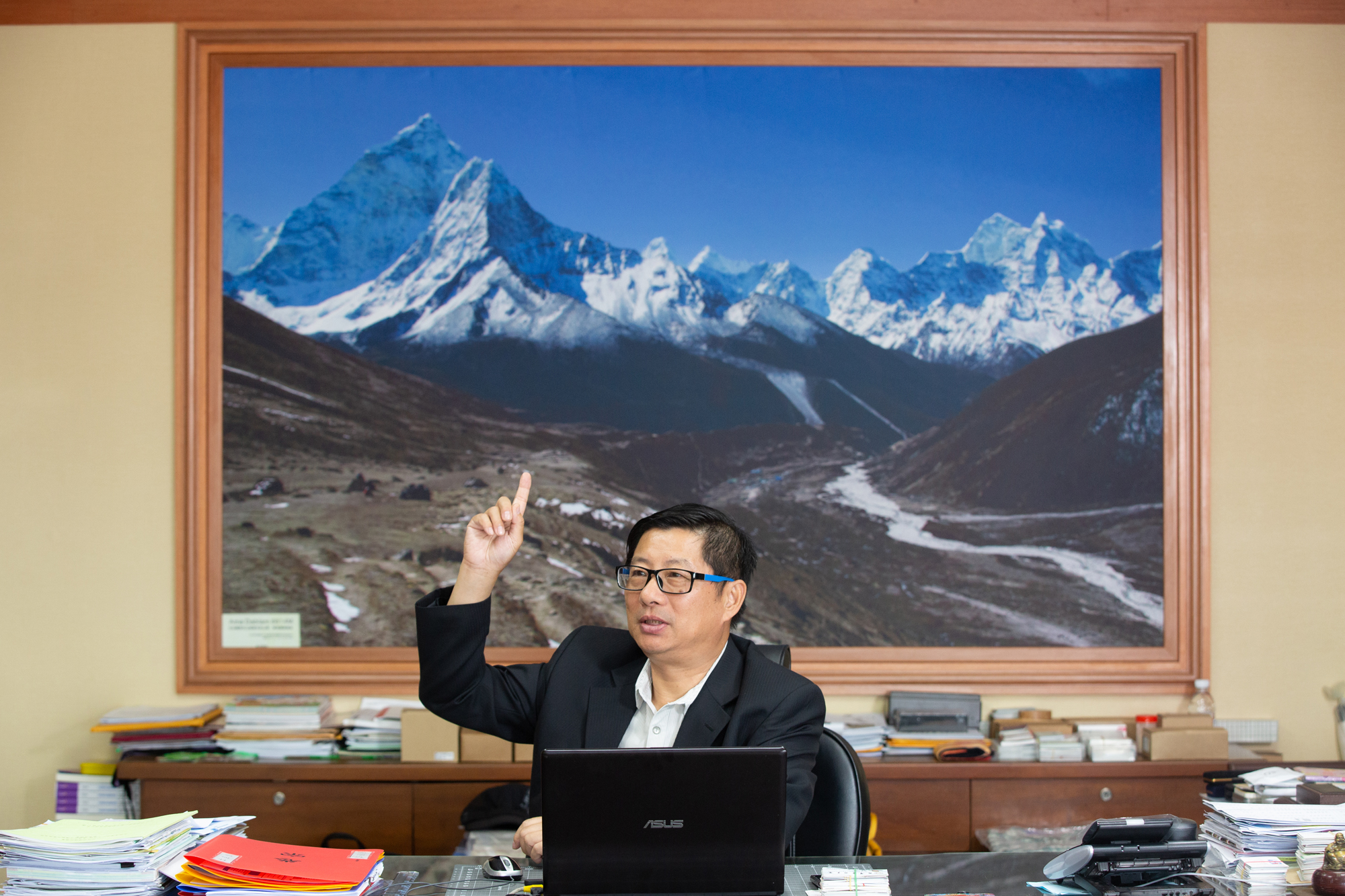 程鯤23歲時被父親找進公司，從倉儲員當起，後來進入研發部門才提出要做品牌的想法。