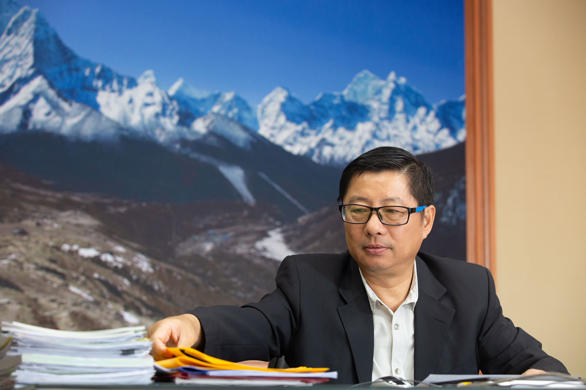 程鯤喜愛戶外活動，因此傾力贊助包括「完登世界七大洲最高峰」、「八千米攀登」等計畫。