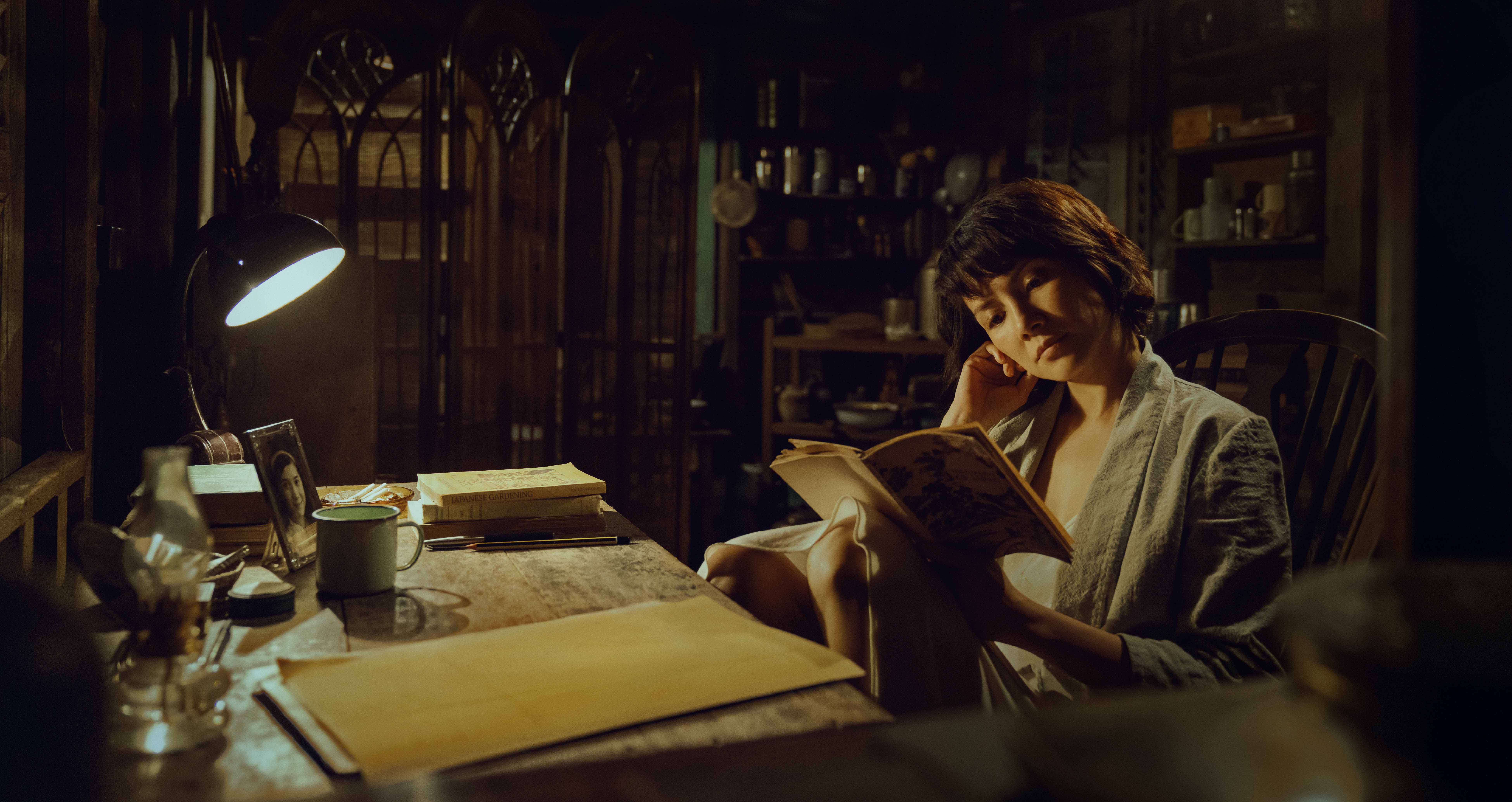 電影中的李心潔所飾演的主角張雲林，與妹妹在戰時有著悲慘遭遇，讓李心潔看了很多紀錄片去了解歷史背景。（甲上提供）