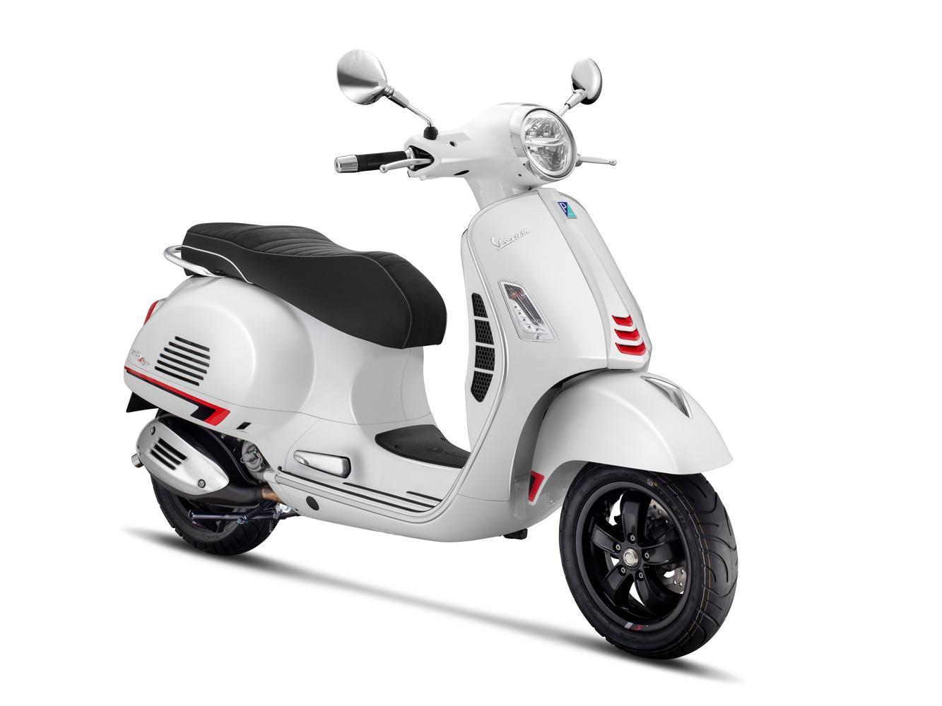 Vespa GTS 300 Super Sport(雪地白)。