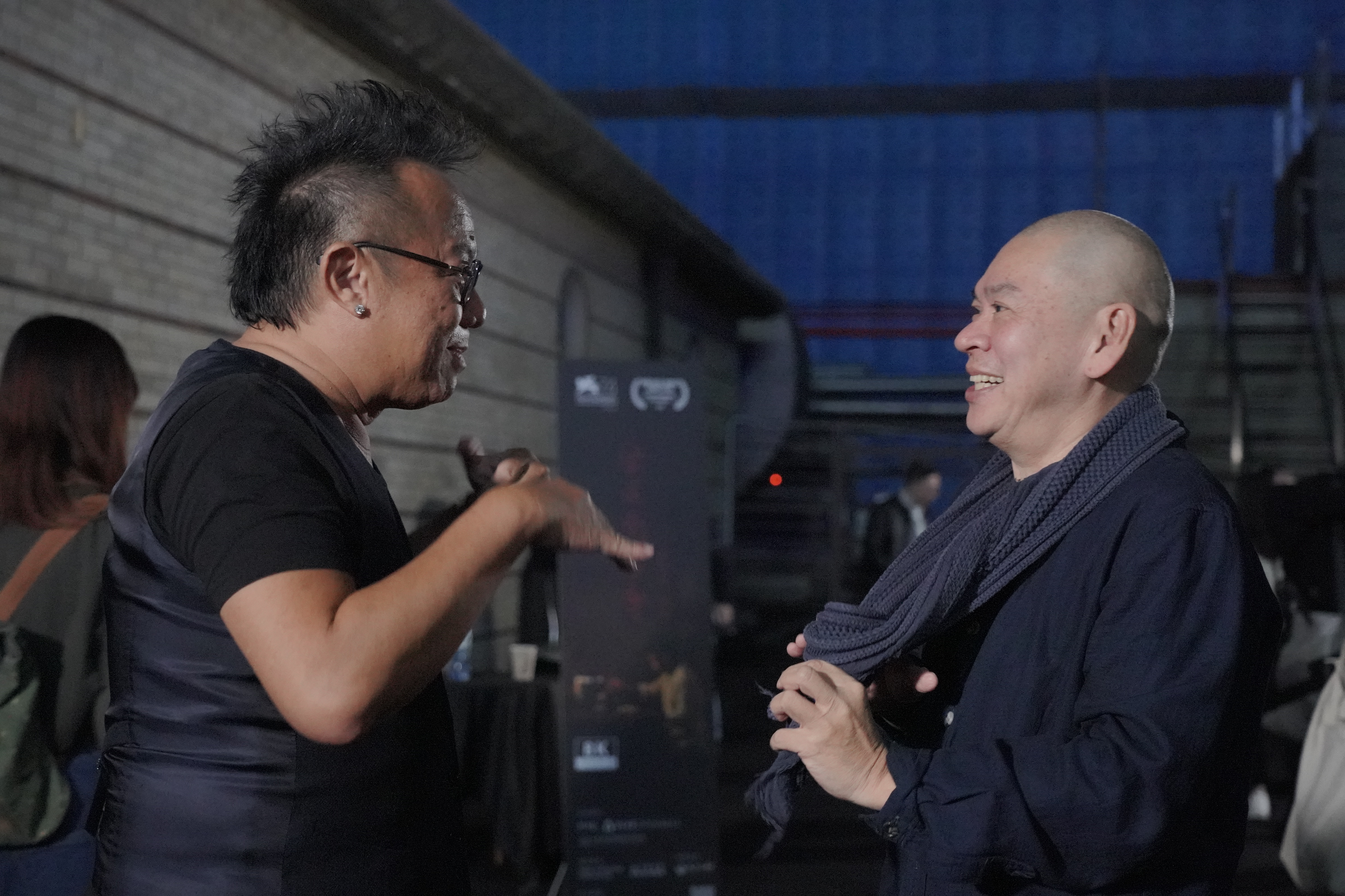 黃大煒（左）與導演蔡明亮大談體驗VR感受。（HTC提供）