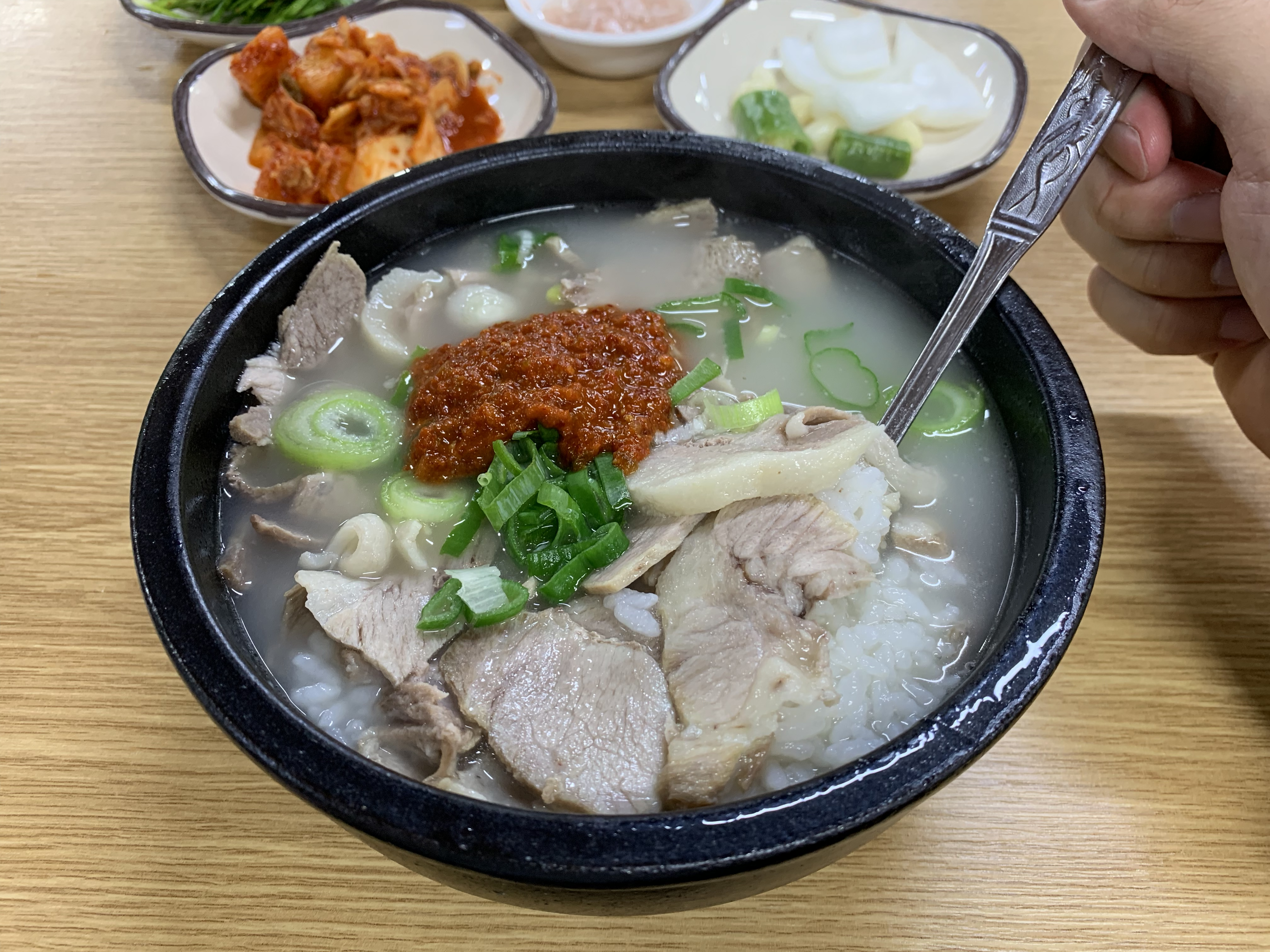 豬肉湯飯是韓國釜山的代表美食之一。