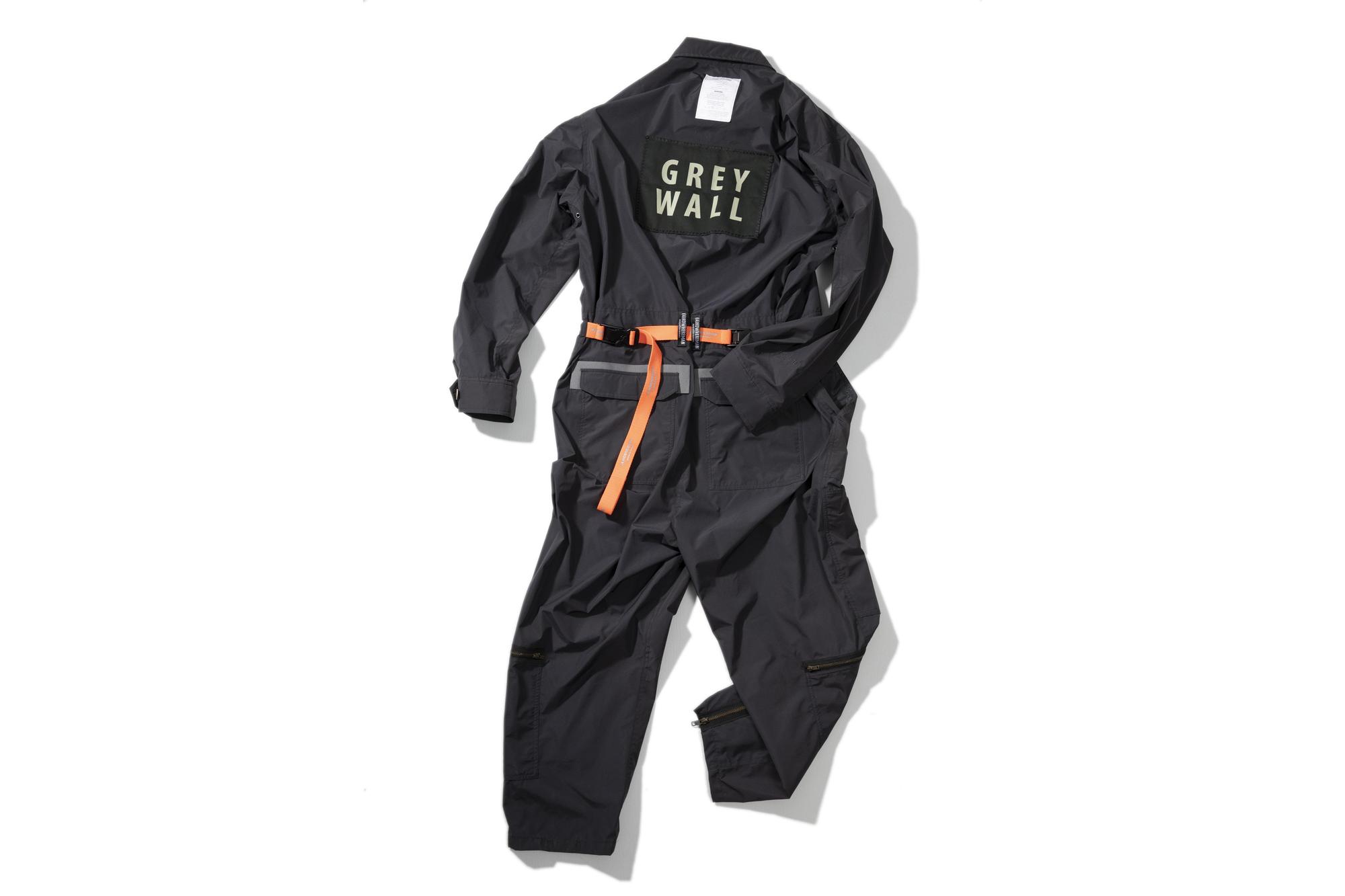 經典飛行員連身服使用Gore-Tex材質，搭配德國專利磁力扣具Fidlock。 （16,900元/件）