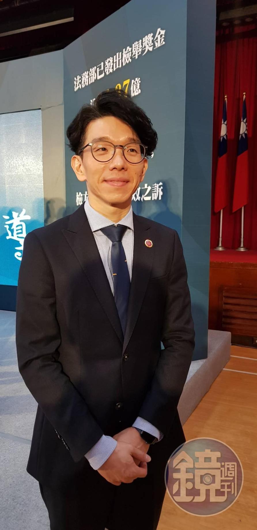 台中地檢署檢察官張凱傑（藝人張晨光姪子）擔綱演出法務部推出的「科技查賄」影片，展現政府查賄決心。   