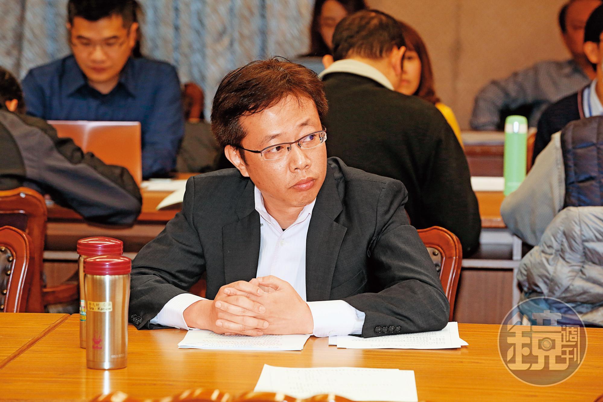 張宏陸表示,會委託徵信社監控民運人士的人,根本不配稱作台商。