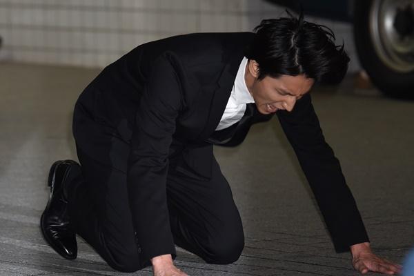 田口淳之介曾因自己吸毒而土下座。(翻攝《女性自身》)